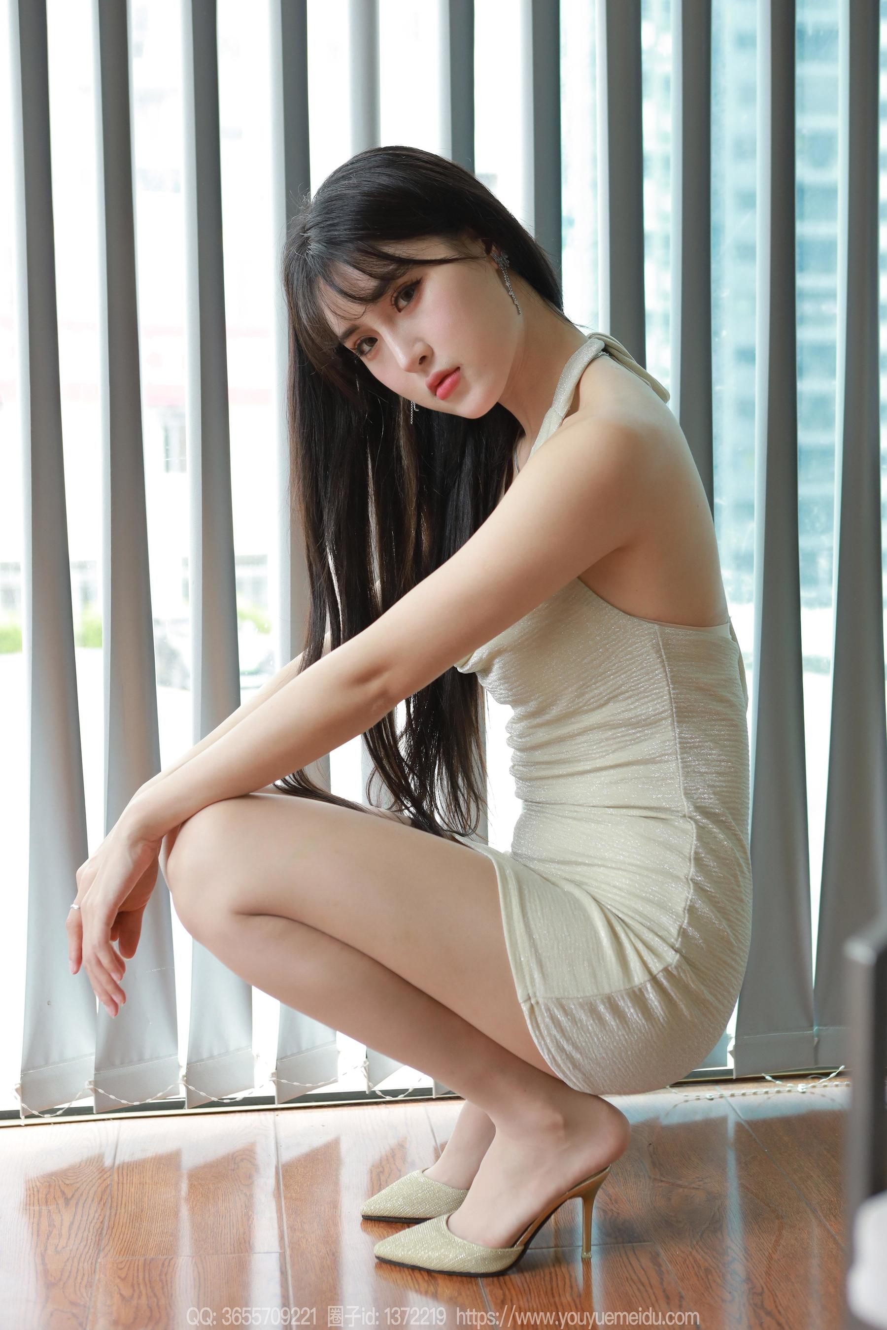 IESS异思趣向 - 模特： 小宝 《挂脖包臀裙》_第2张