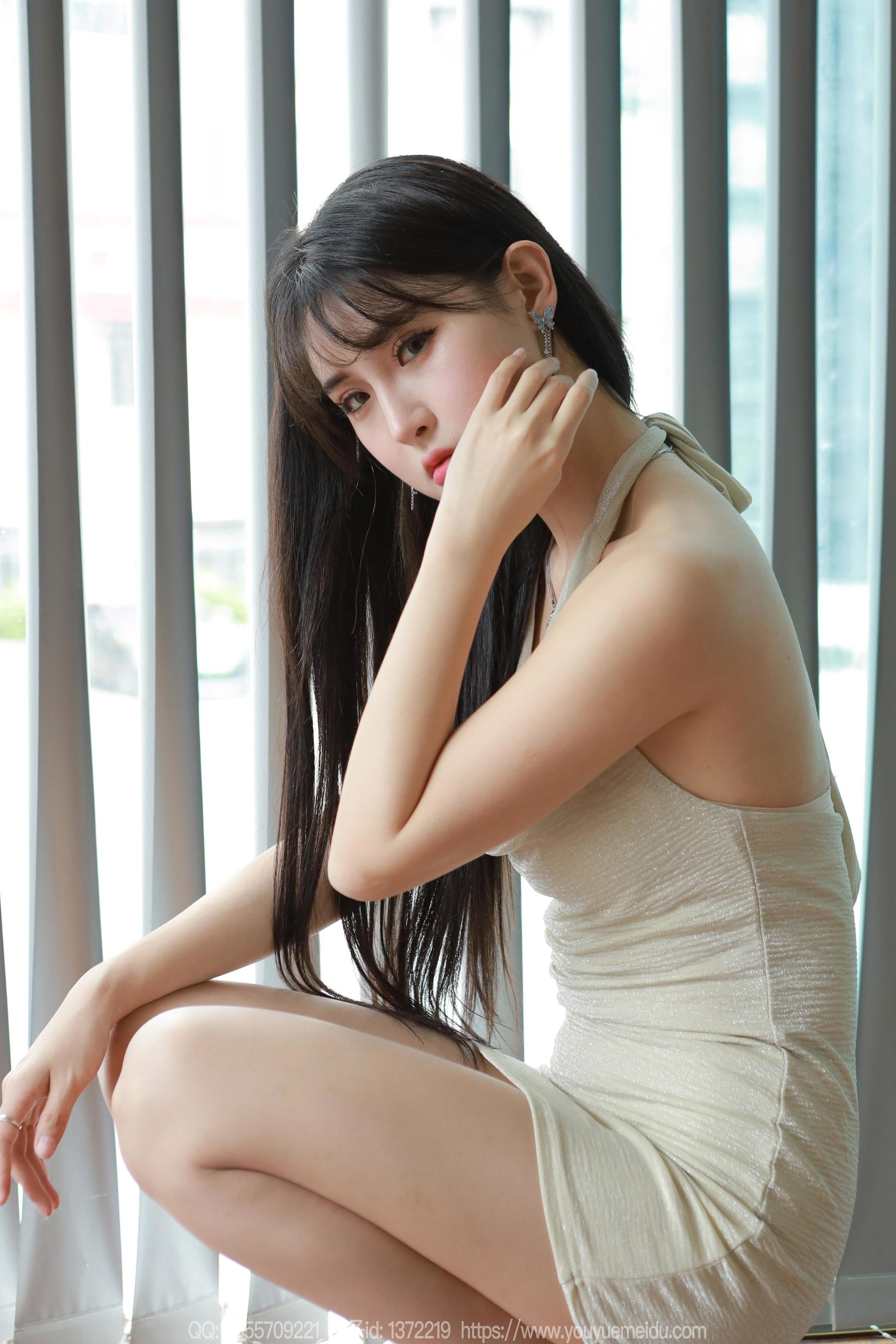 IESS异思趣向 - 模特： 小宝 《挂脖包臀裙》_第3张