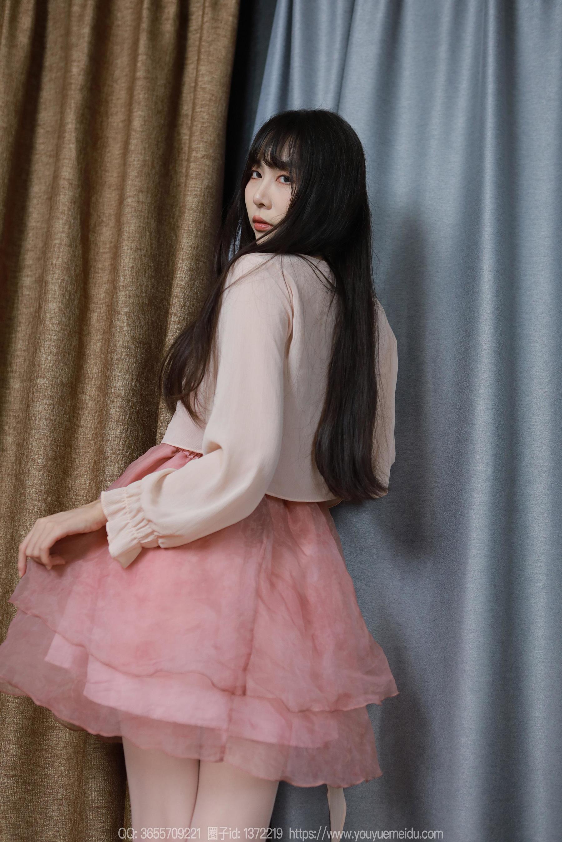 IESS异思趣向 - 模特： 团团 《粉白渐变（下）》_第1张