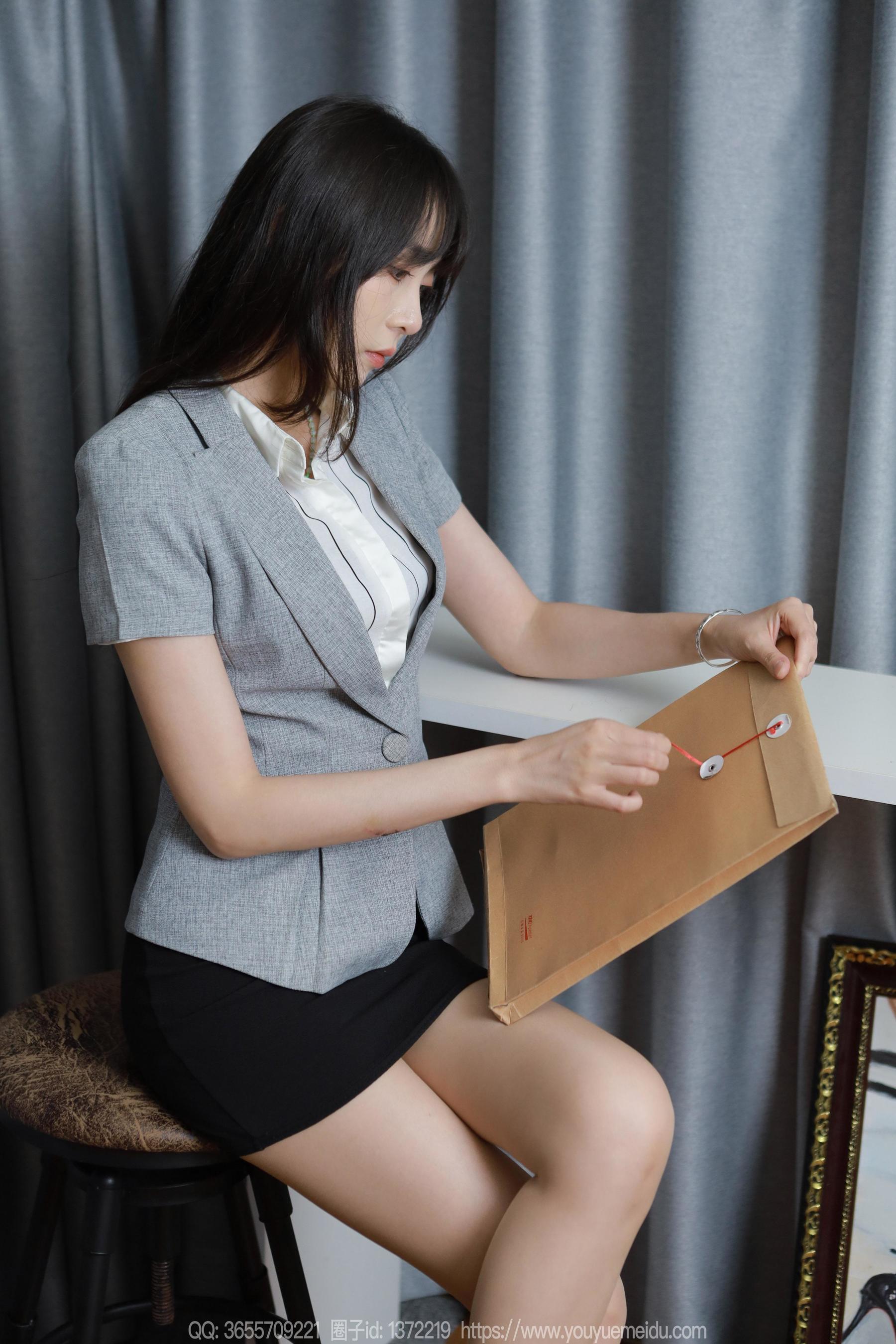 IESS异思趣向 - 模特： 团团 《长腿档案员》（上）_第4张