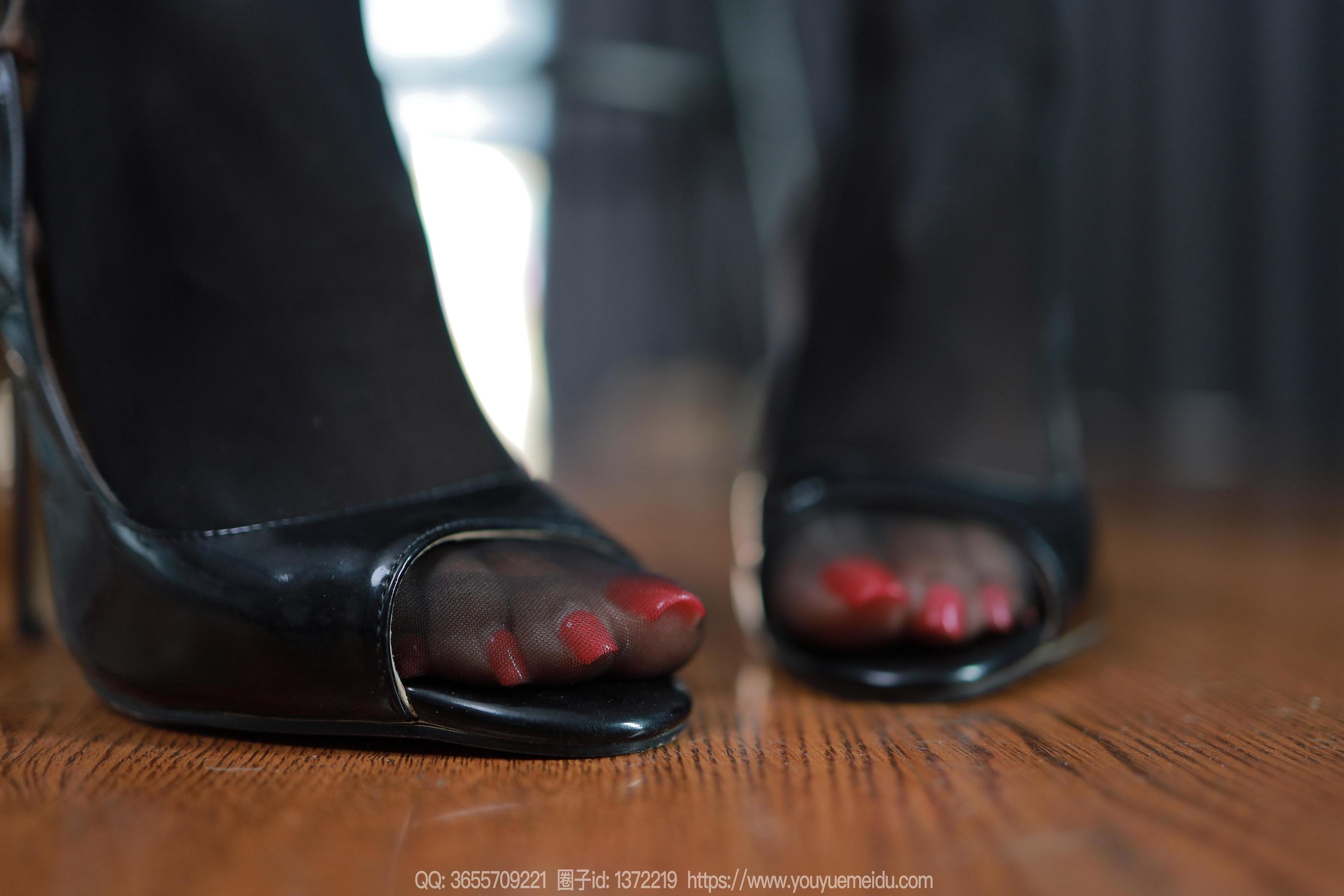 IESS异思趣向 - 模特： 娇娇 《油亮黑丝》_第4张