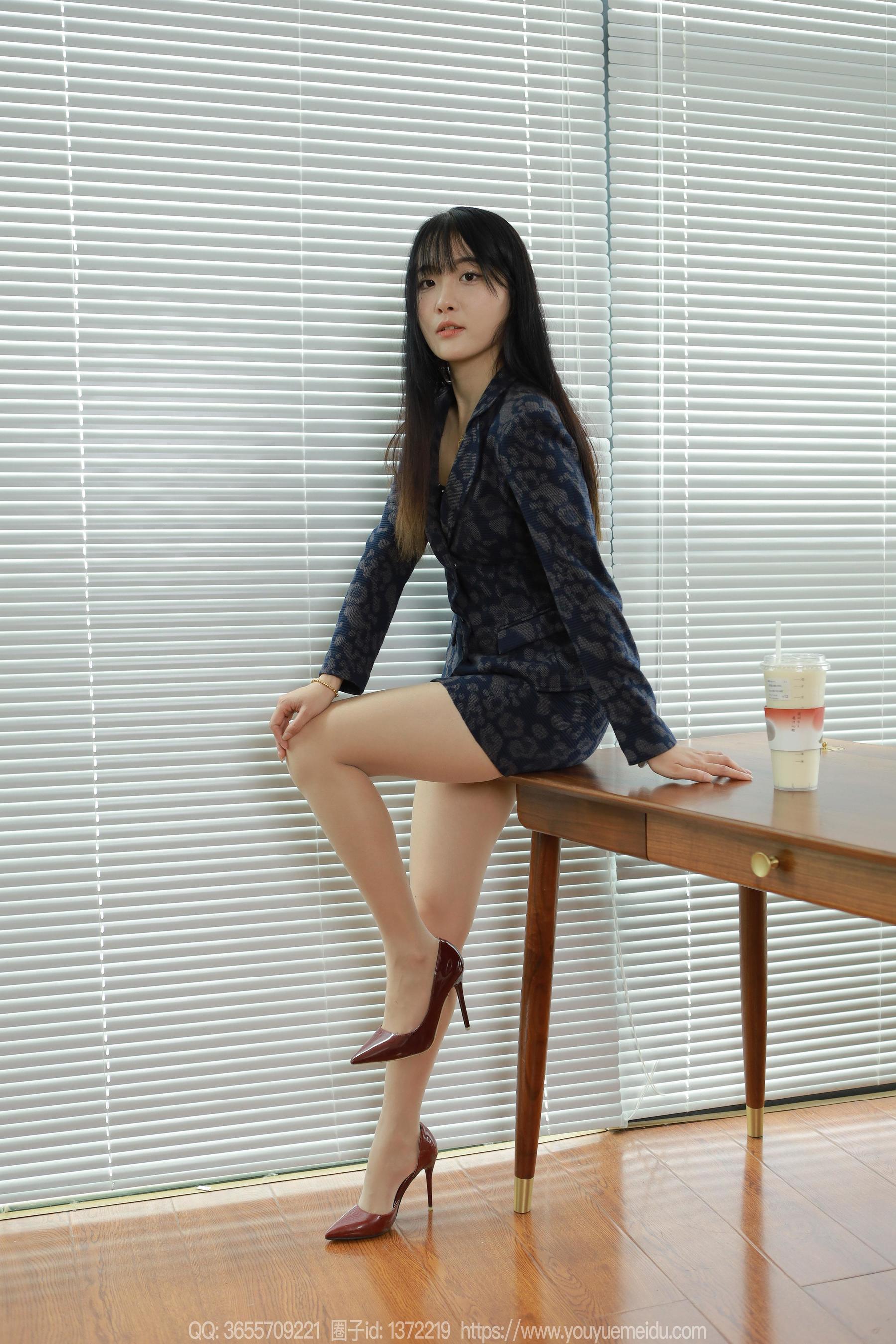 IESS异思趣向 - 模特： 婉萍 《阳光OL》_第1张