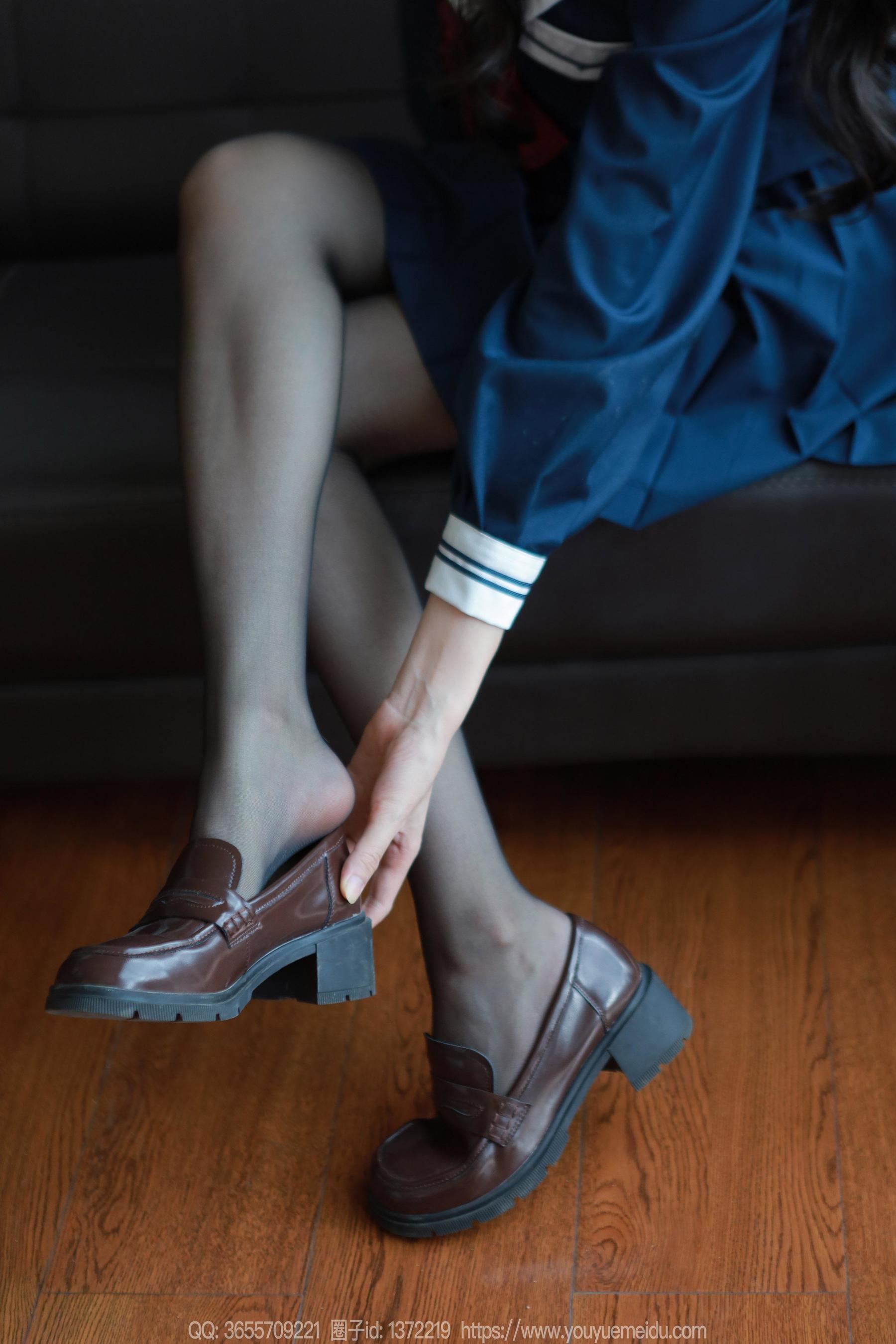 IESS异思趣向 - 模特： 团团 《黑丝JK》_第2张