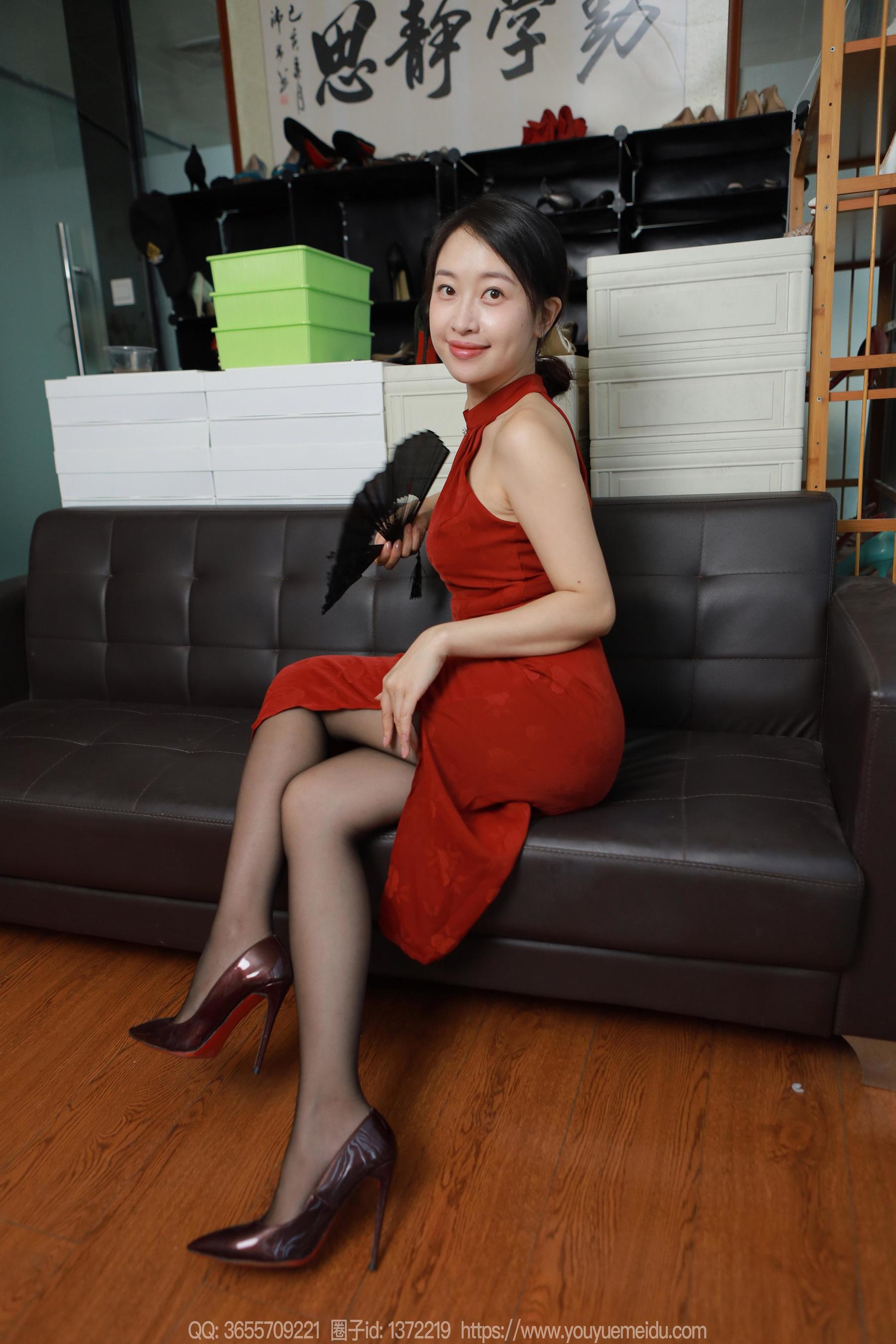 IESS异思趣向 - 模特： 小婕 《红黑》_第1张