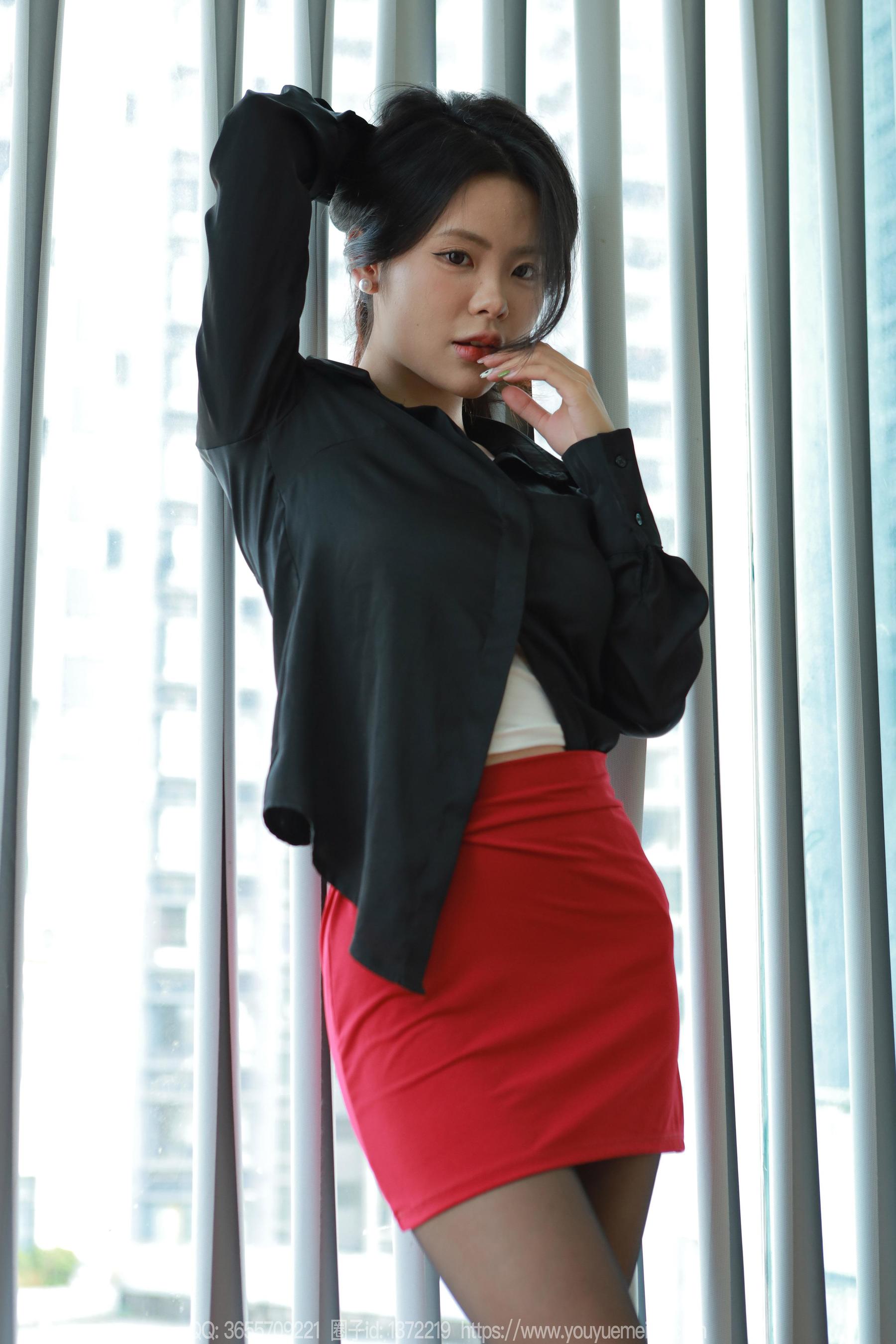 IESS异思趣向 - 模特： 兔兔 《黑丝红裙（上）》_第2张