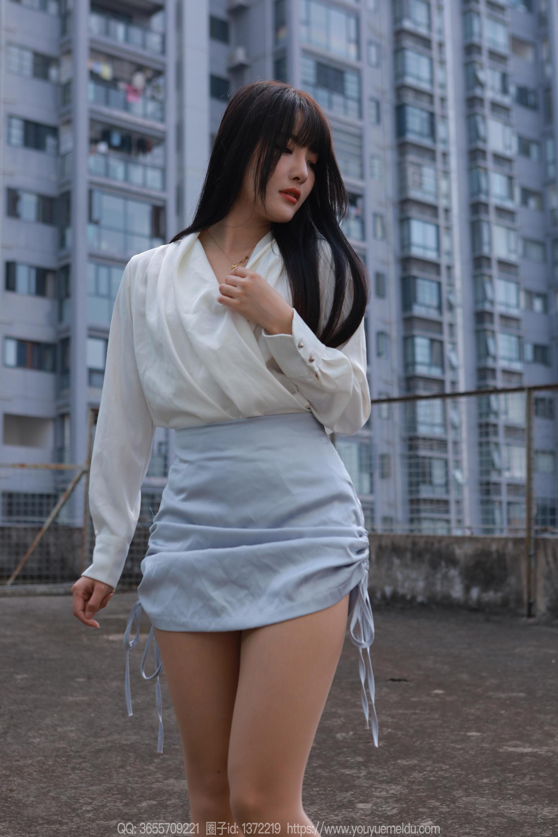 IESS异思趣向 - 模特： 婉萍 《蓝色短裙（下）》_第2张