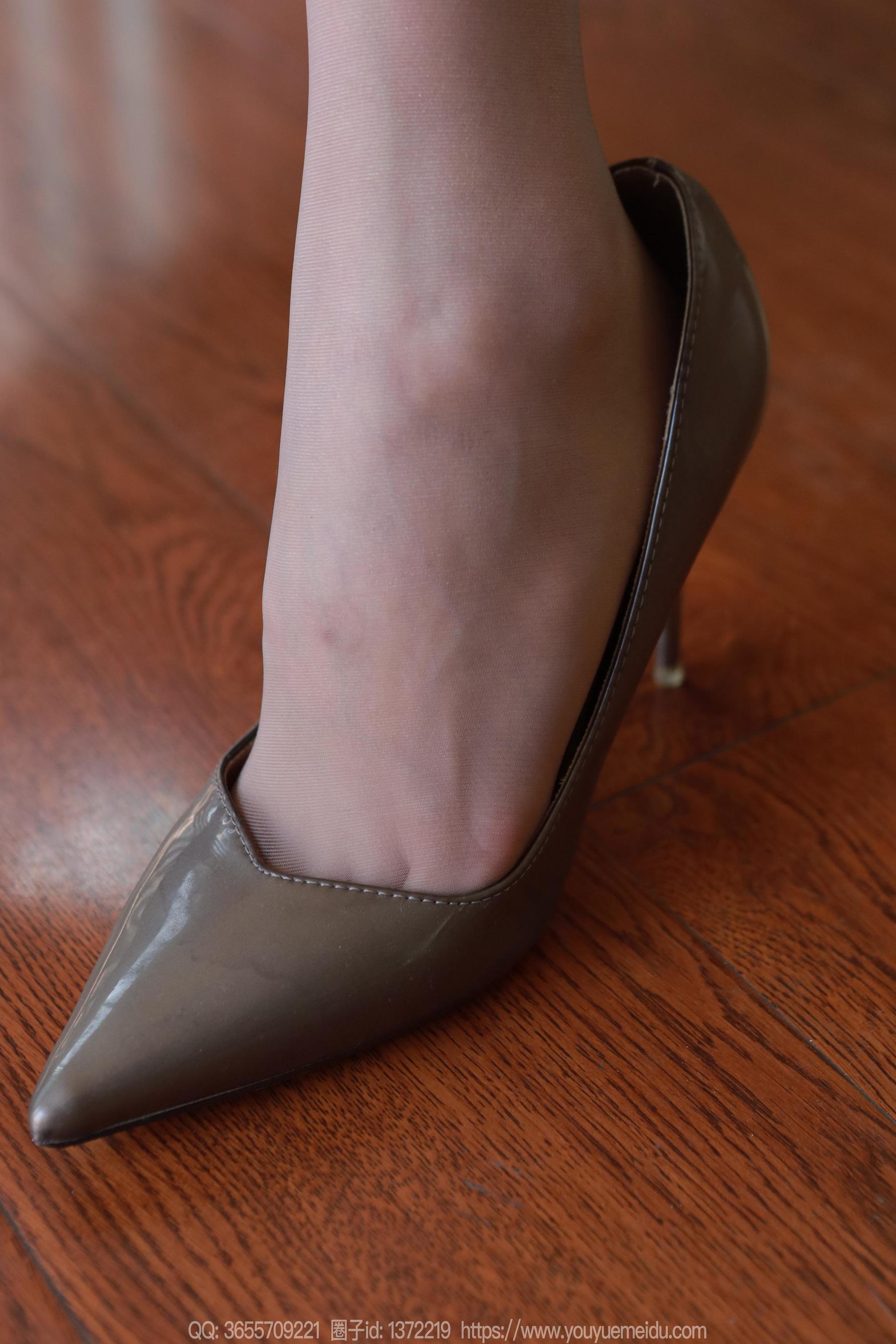 IESS异思趣向 - 模特： 小九 《包臀黑裙》_第3张