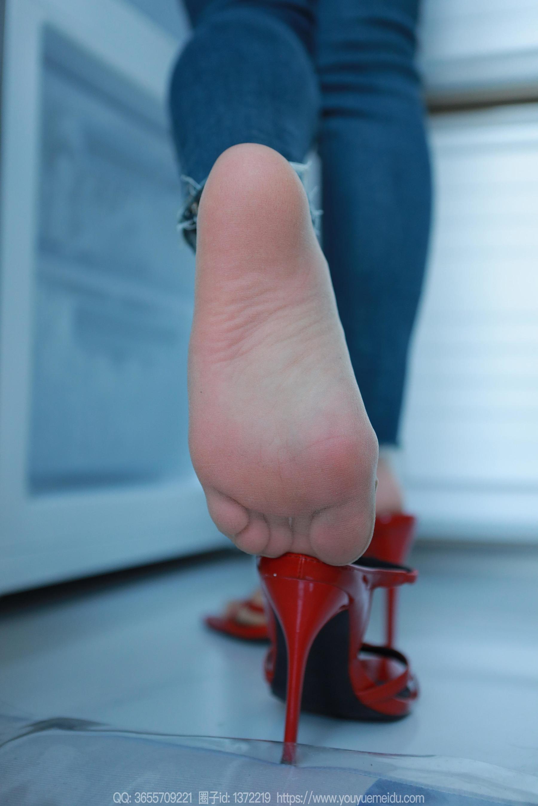 IESS异思趣向 - 模特： 兔兔 《裤里丝（下）》_第1张