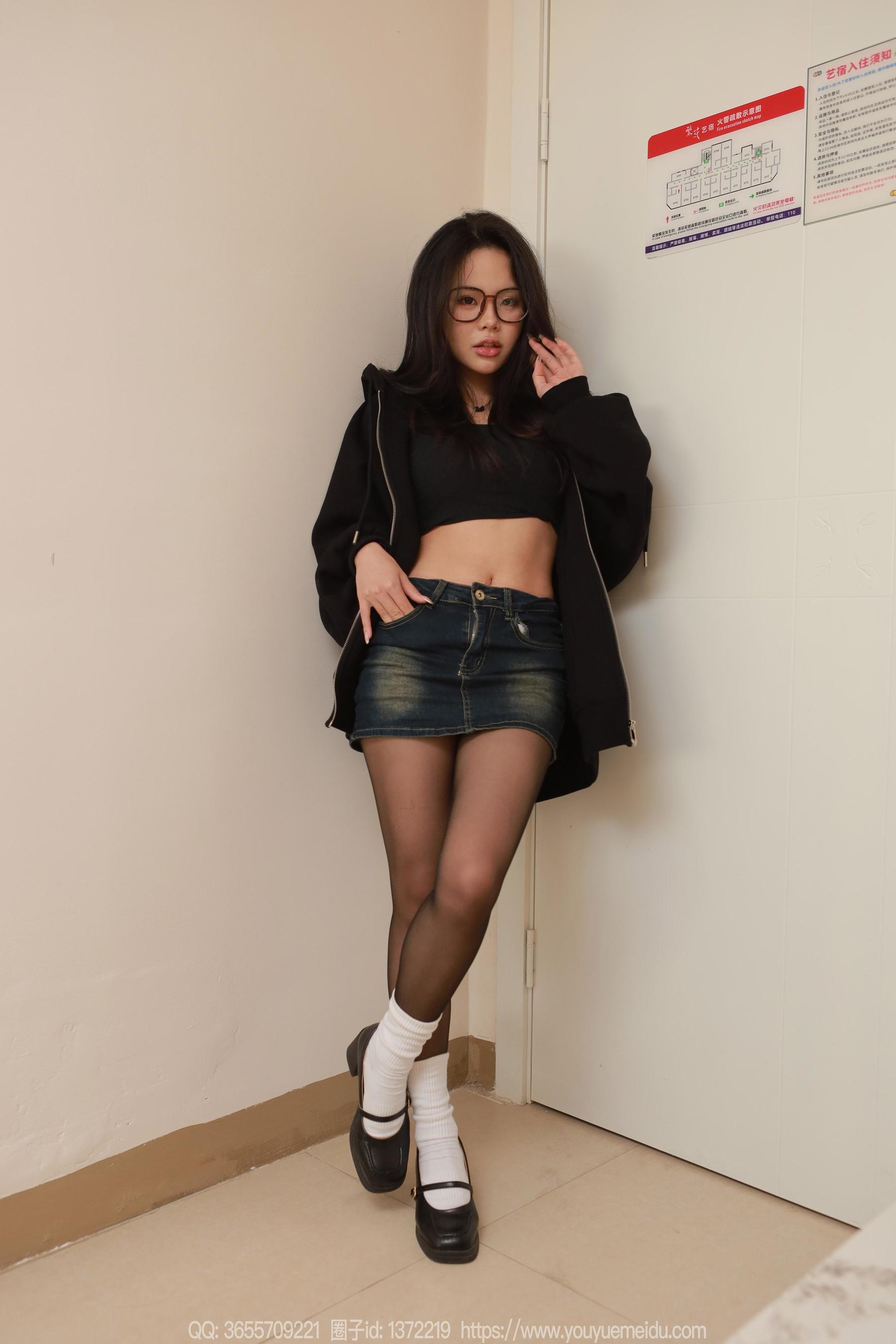 IESS异思趣向 - 模特： 兔兔 《黑丝沙发》_第5张