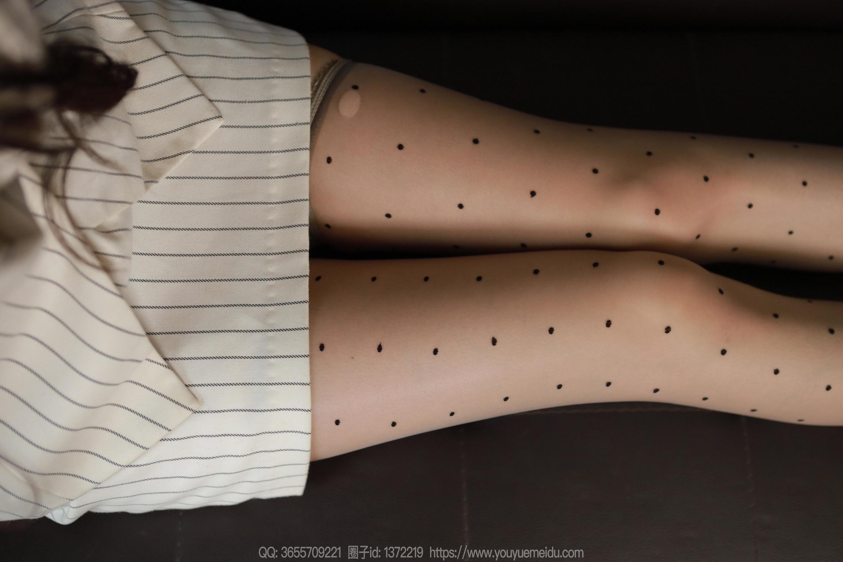 IESS异思趣向 - 模特： 团团 《灰色波点（下）》_第1张