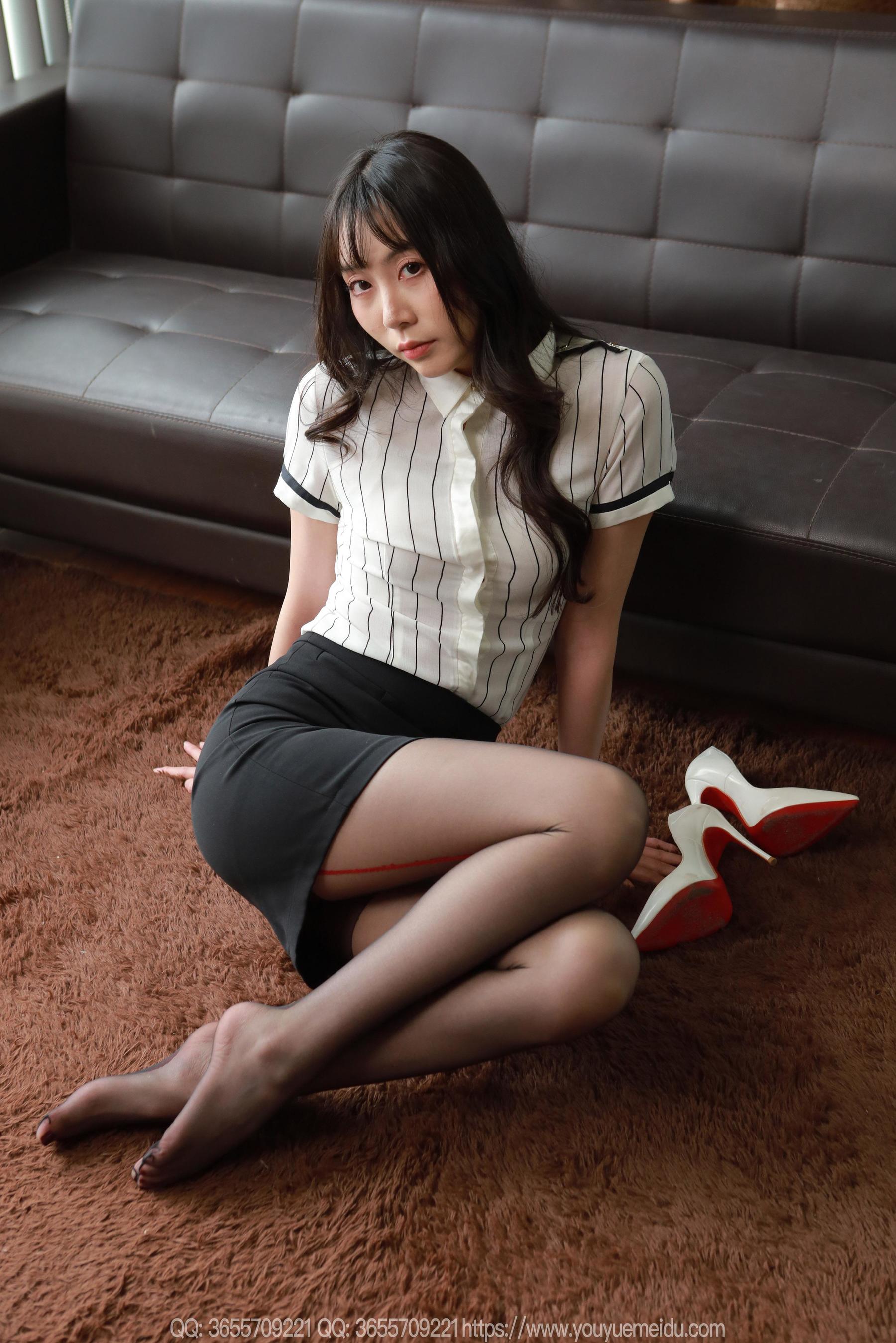 IESS异思趣向 - 模特： 团团 《细腿黑丝》_第4张