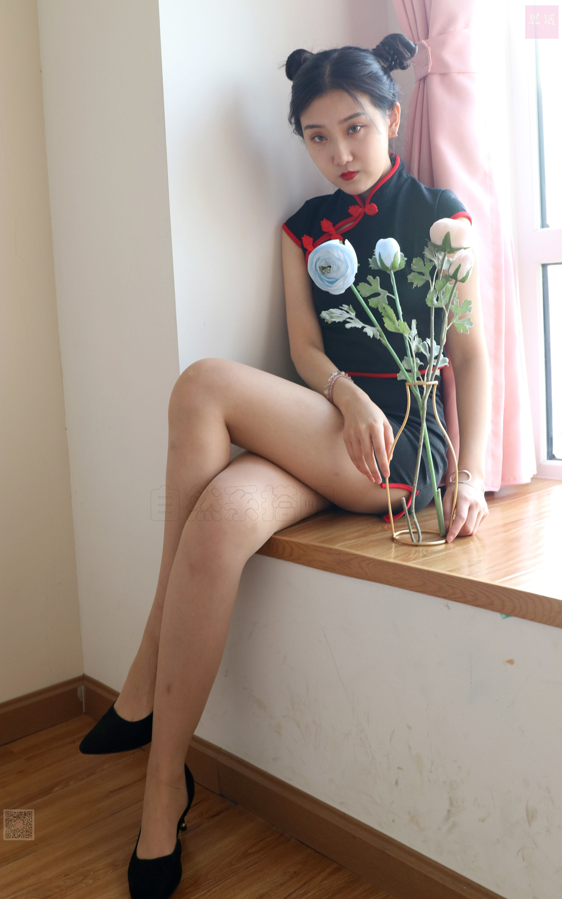 [思话SiHua] SH030 露露 旗袍下的肉丝脚_第1张