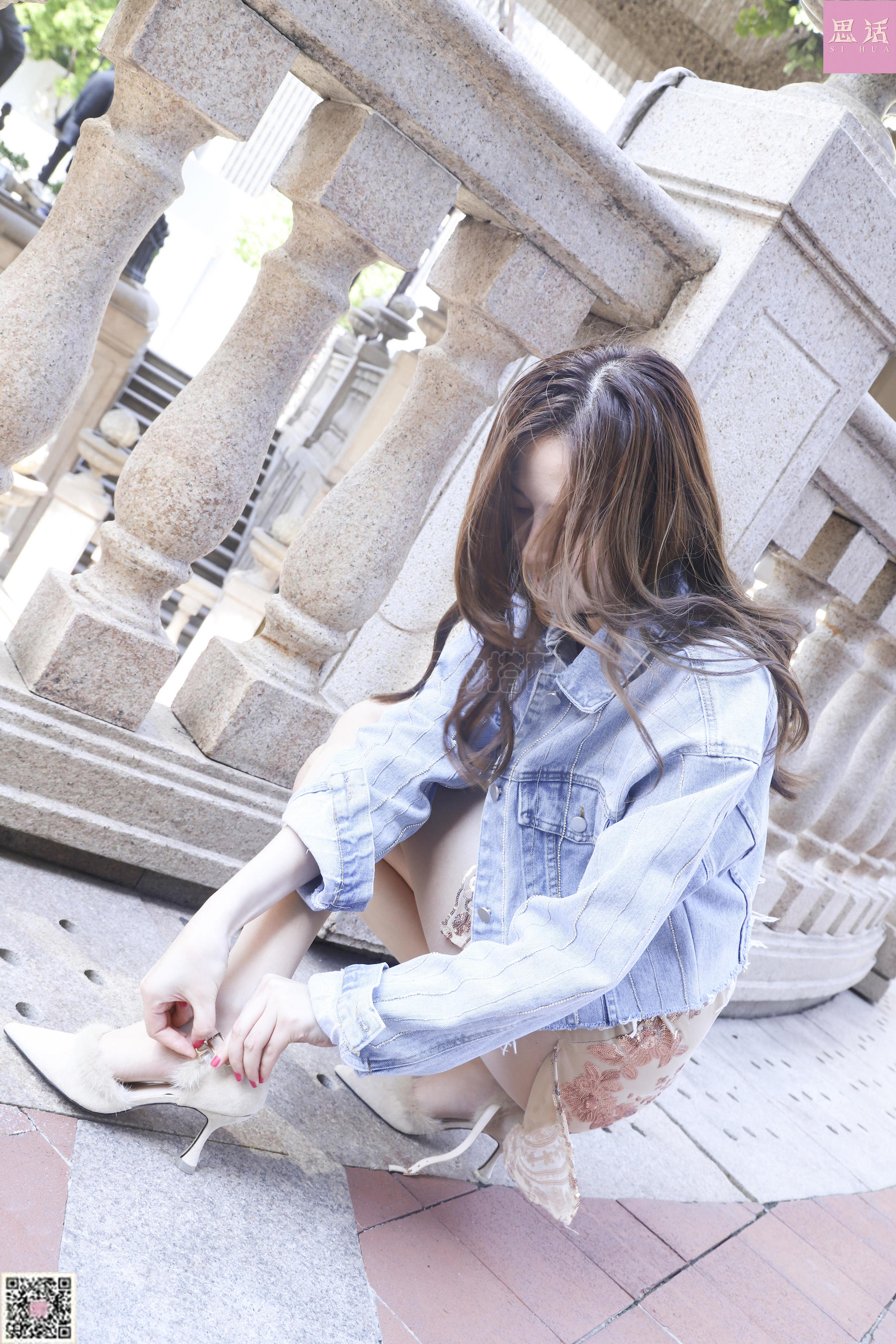 [思话SiHua] SH116 COCO 街拍小姐姐，看的出来穿丝袜了吗？_第2张