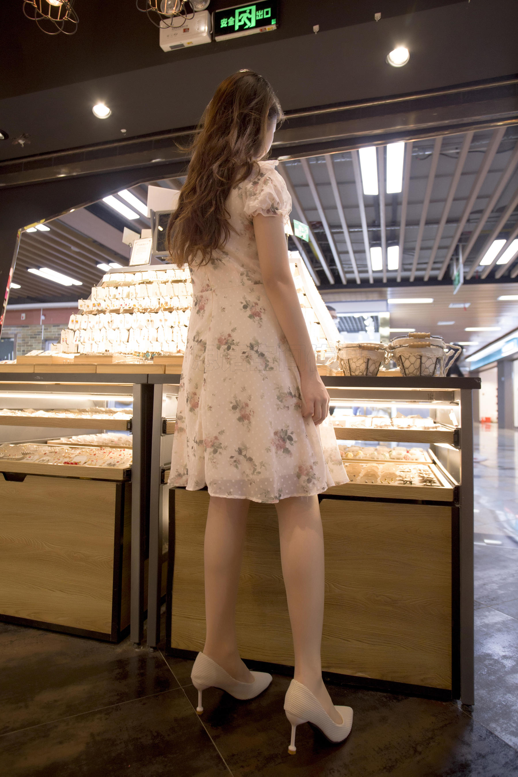 [思话SiHua] SH143 小丫（新模）逛商场累了歇歇脚_第3张