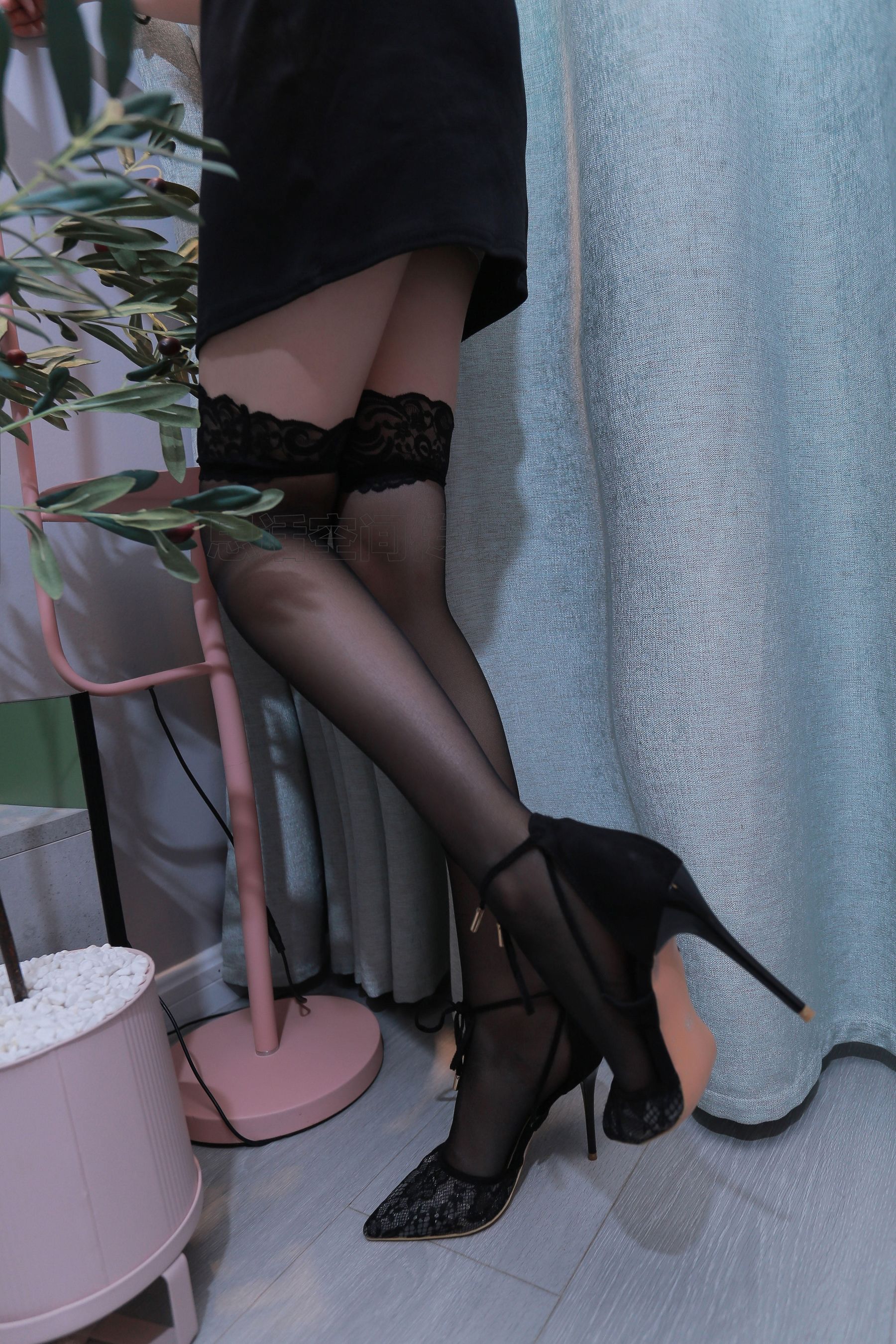 [思话SiHua] SH186 露露 黑色旗袍的脚尖诱惑_第5张