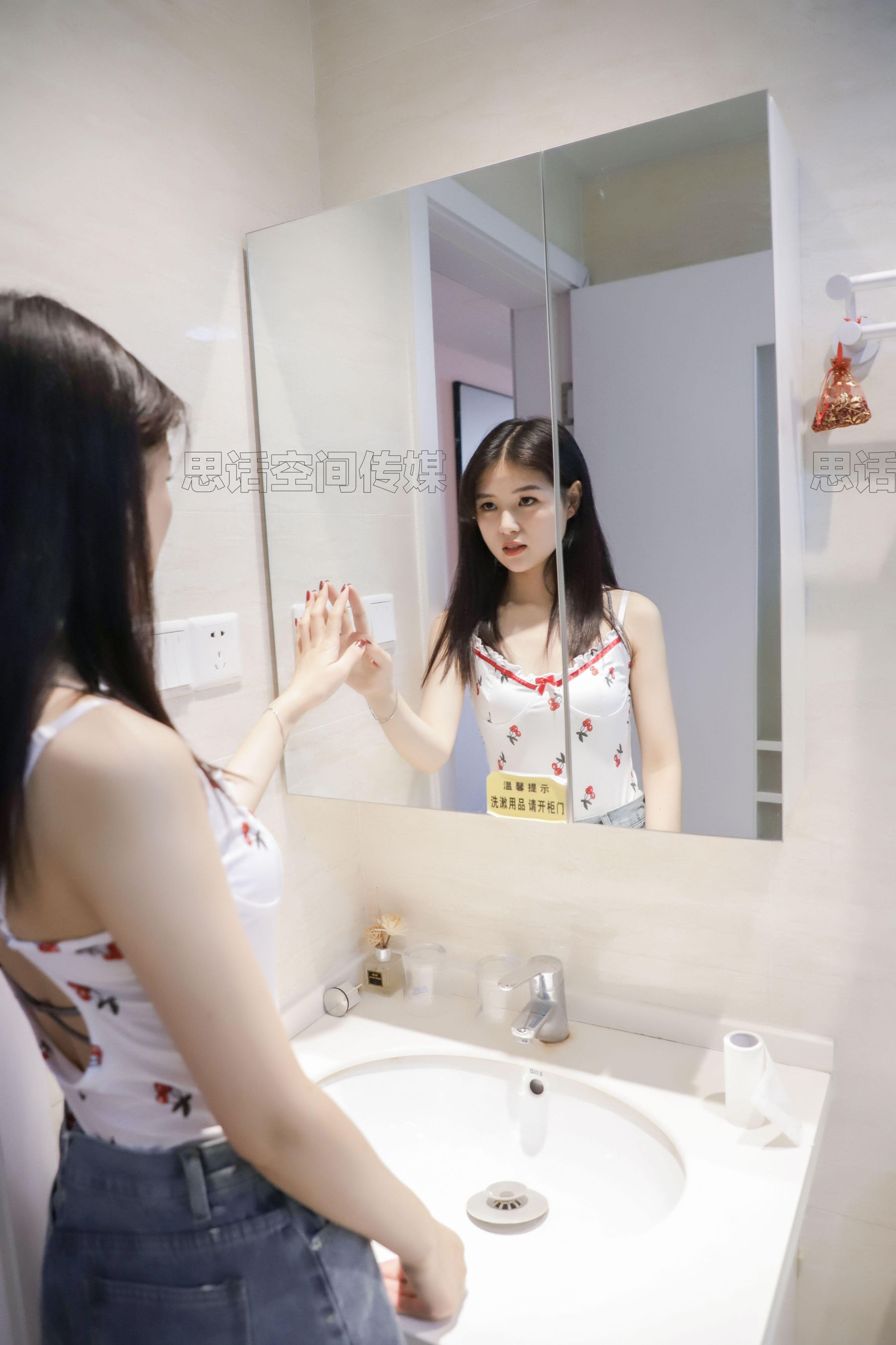 [思话SiHua] SJ011 筱蝶 湿身泡泡女孩_第3张