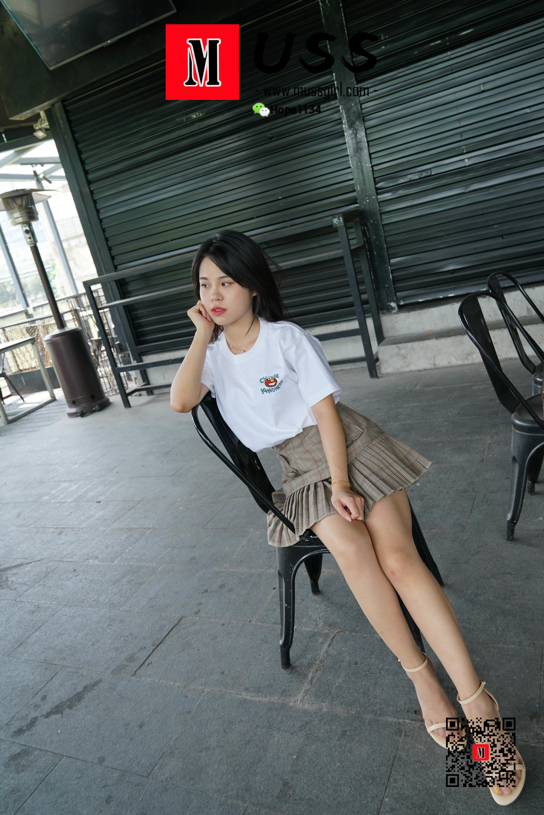 [慕丝女郎MussGirl] No.008 璐璐 拍过模特的美足，那化妆师璐璐的呢？_第4张