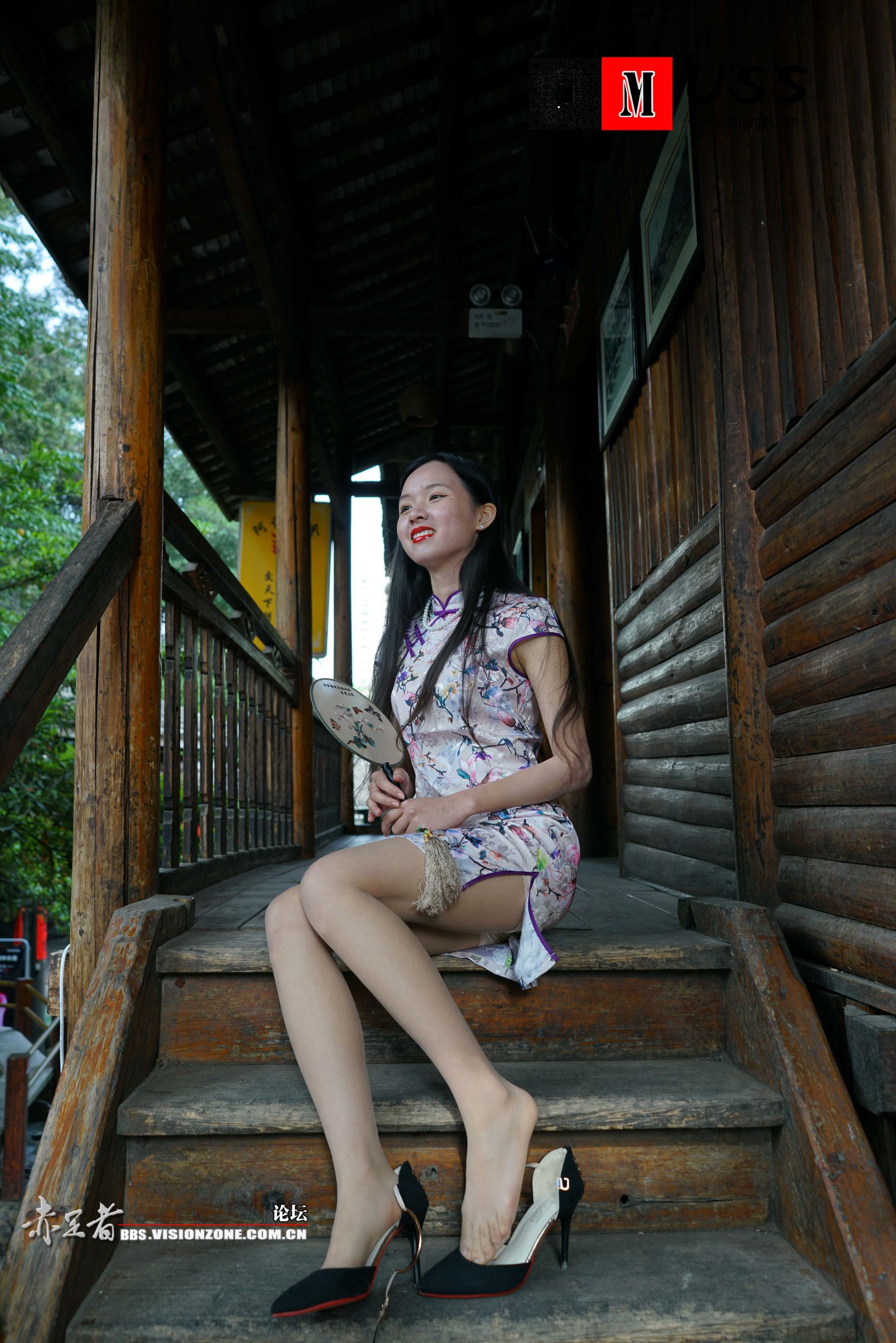 [慕丝女郎MussGirl] No.073 阿木 皮衣与旗袍 另类服装薄丝足底秀_第1张