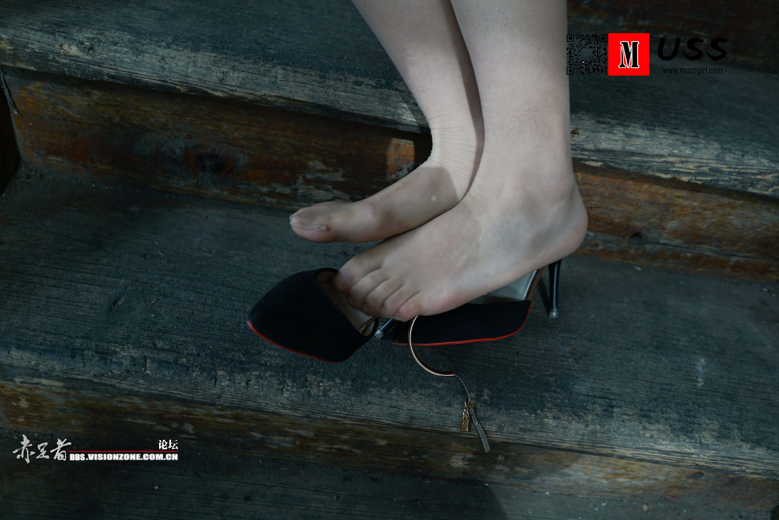 [慕丝女郎MussGirl] No.073 阿木 皮衣与旗袍 另类服装薄丝足底秀_第2张