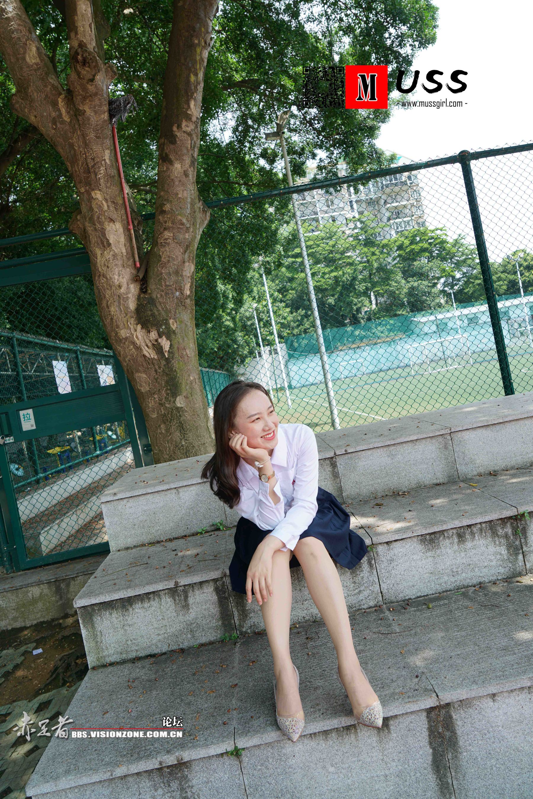 [慕丝女郎MussGirl] No.074 美女老师红红的超薄丝袜嫩足_第2张