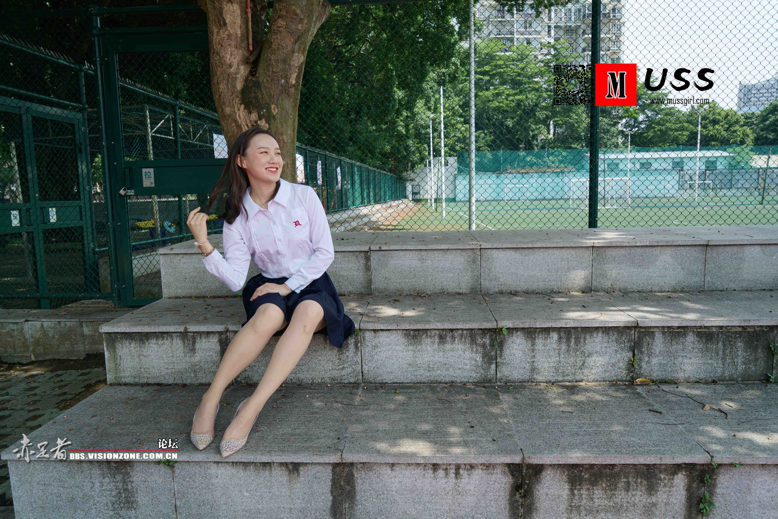 [慕丝女郎MussGirl] No.074 美女老师红红的超薄丝袜嫩足_第4张