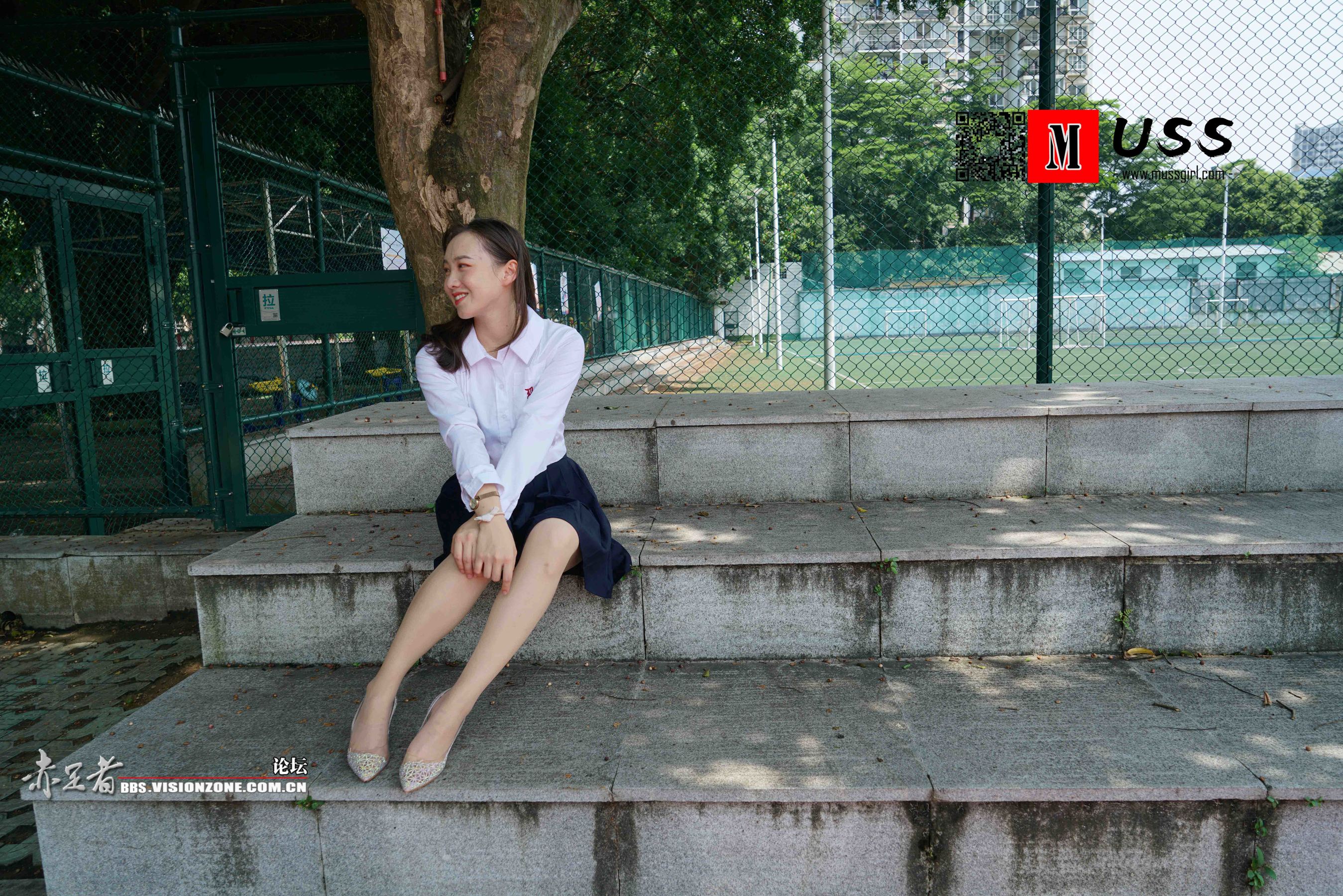 [慕丝女郎MussGirl] No.074 美女老师红红的超薄丝袜嫩足_第5张
