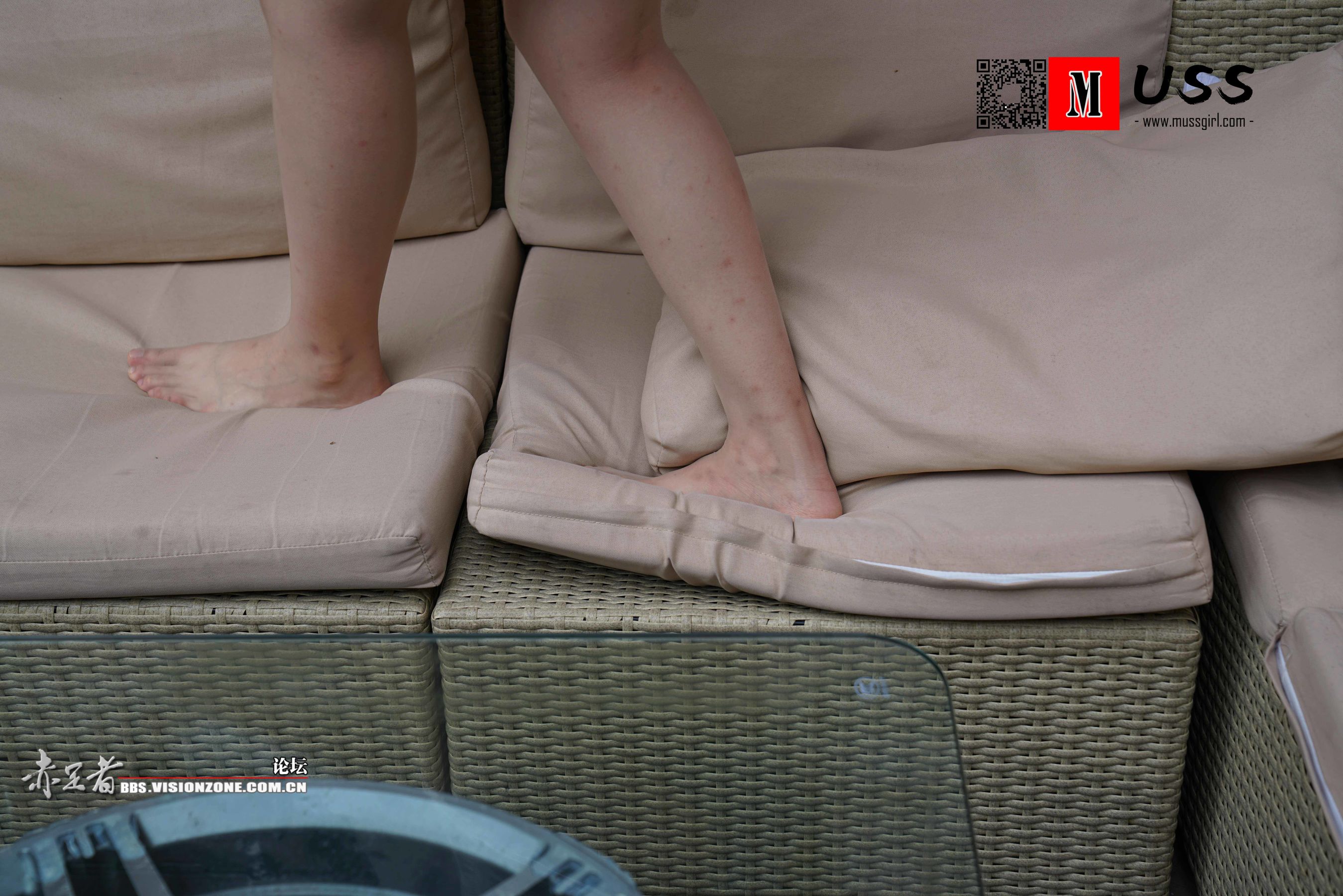[慕丝女郎MussGirl] No.079 南南的丰腴美足，你看得出她穿了袜子吗_第3张