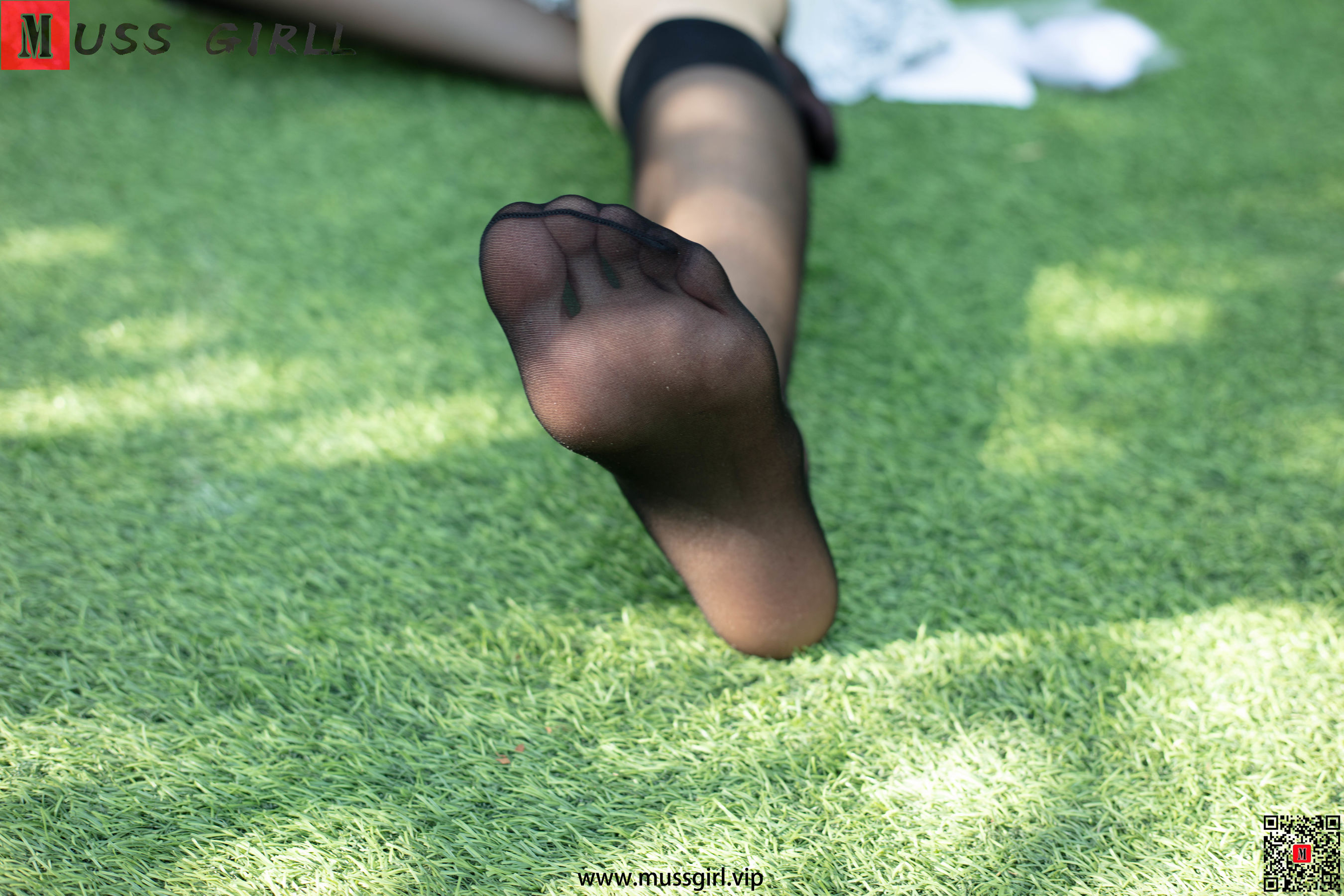 [慕丝女郎MussGirl] No.101 公园碎花裙黑丝_第4张