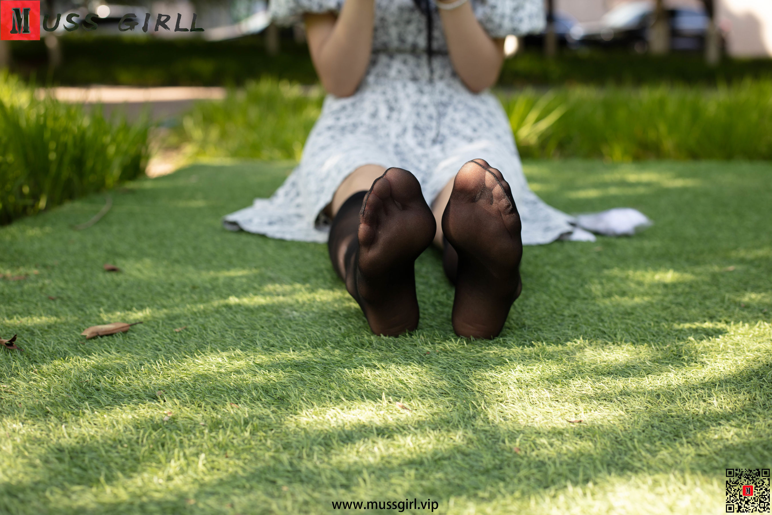 [慕丝女郎MussGirl] No.101 公园碎花裙黑丝_第5张