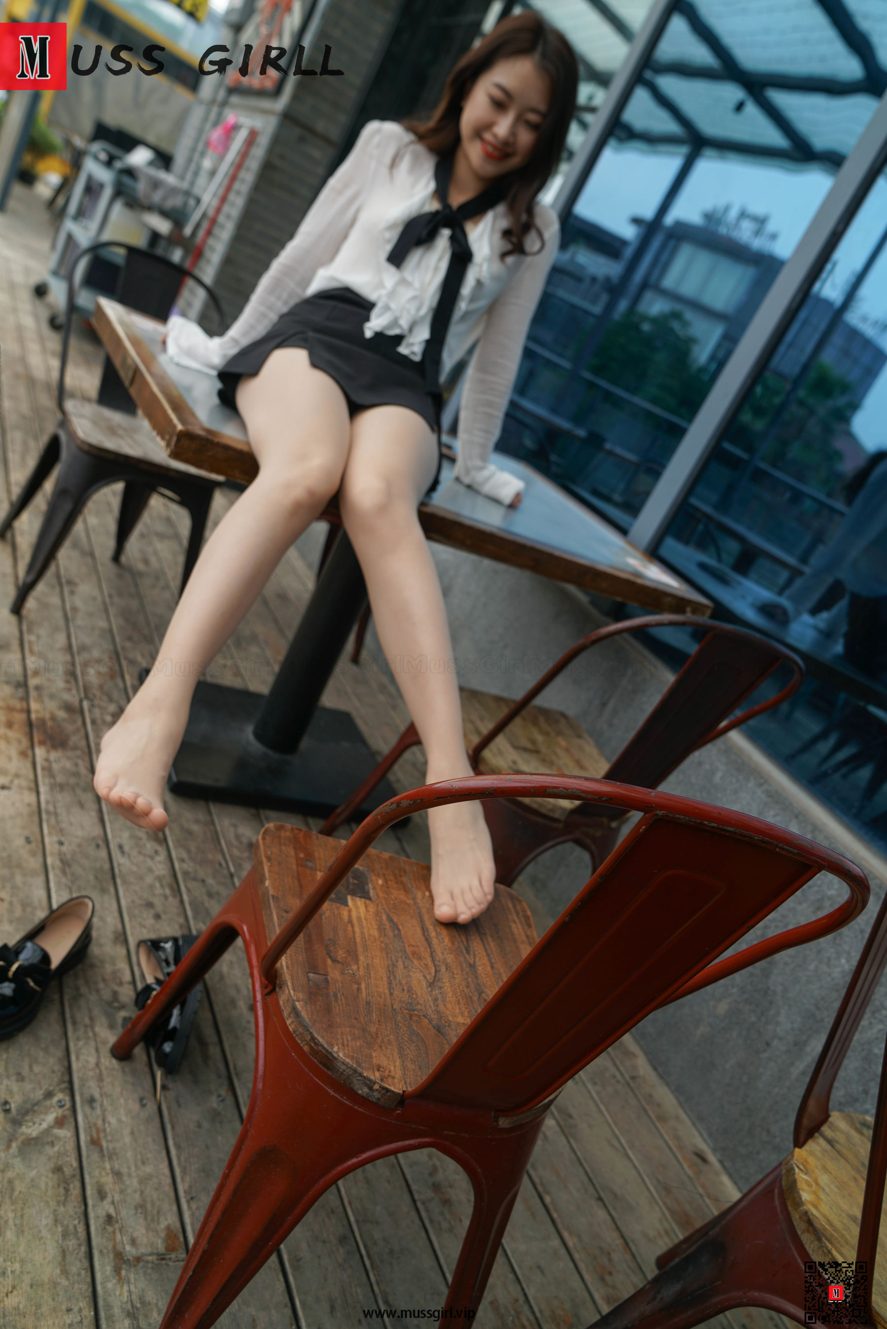[慕丝女郎MussGirl] No.117 户外包臀裙肉丝小婕 上部_第5张