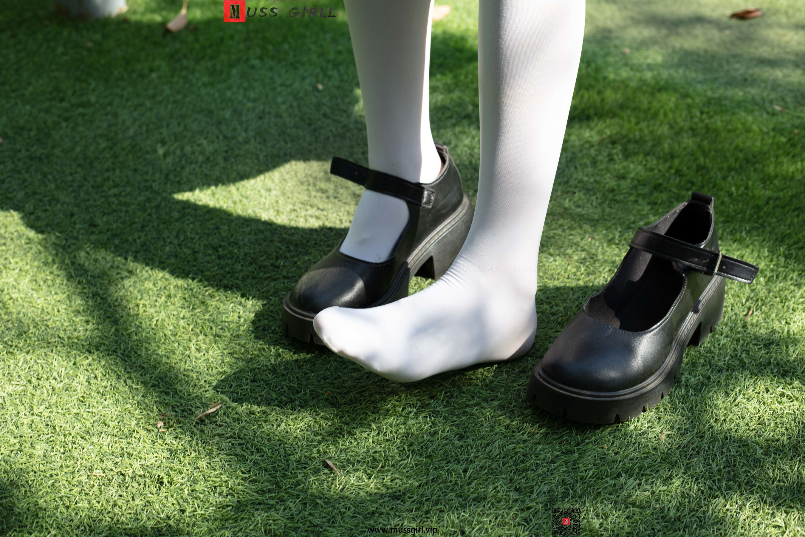 [慕丝女郎MussGirl] No.134 公园碎花裙过膝白丝_第5张