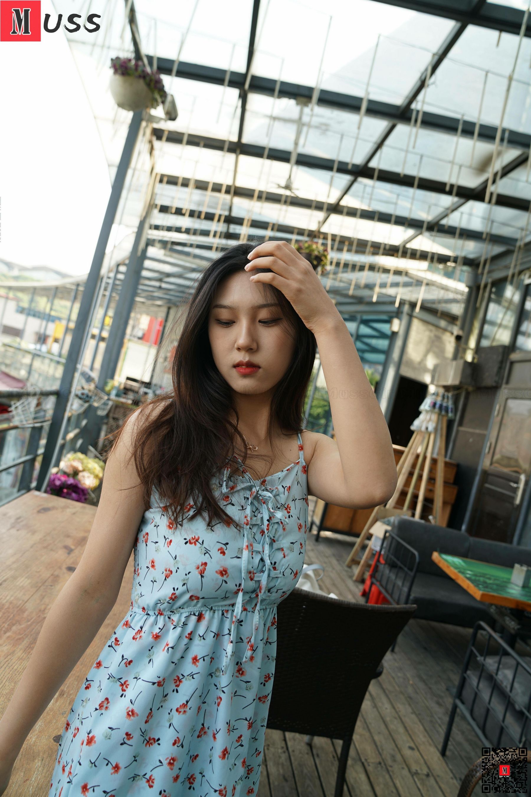 [慕丝女郎MussGirl] No.140 户外碎花肉丝高跟美女_第1张