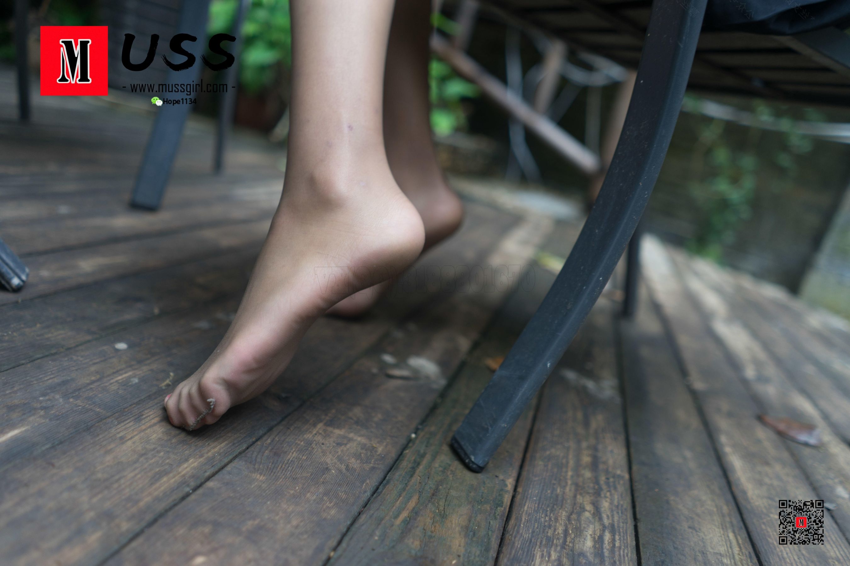 [慕丝女郎MussGirl] No.159 院落一角的黑丝足迹_第4张