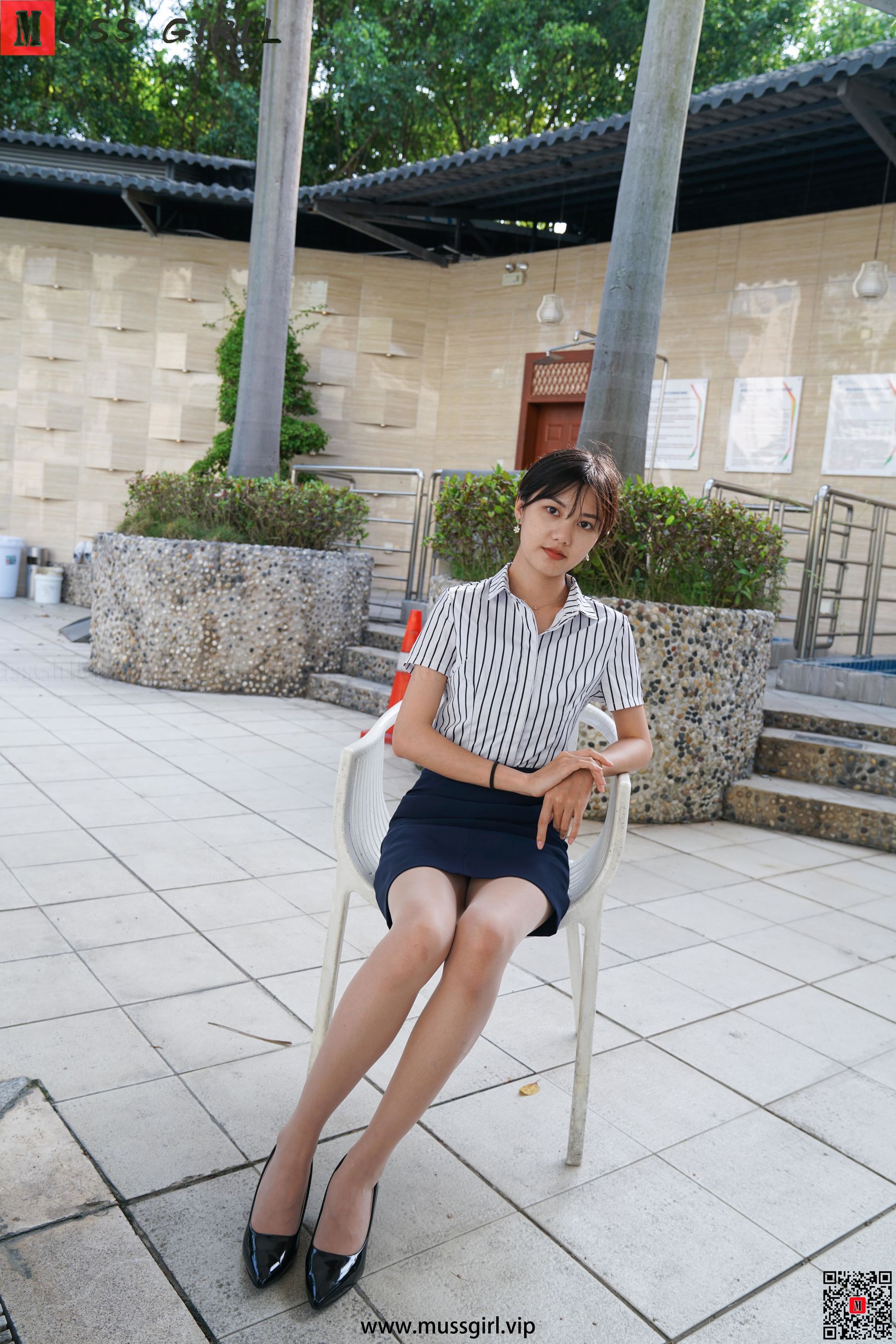 [慕丝女郎MussGirl] No.169 白领条纹制服肉丝高跟_第4张