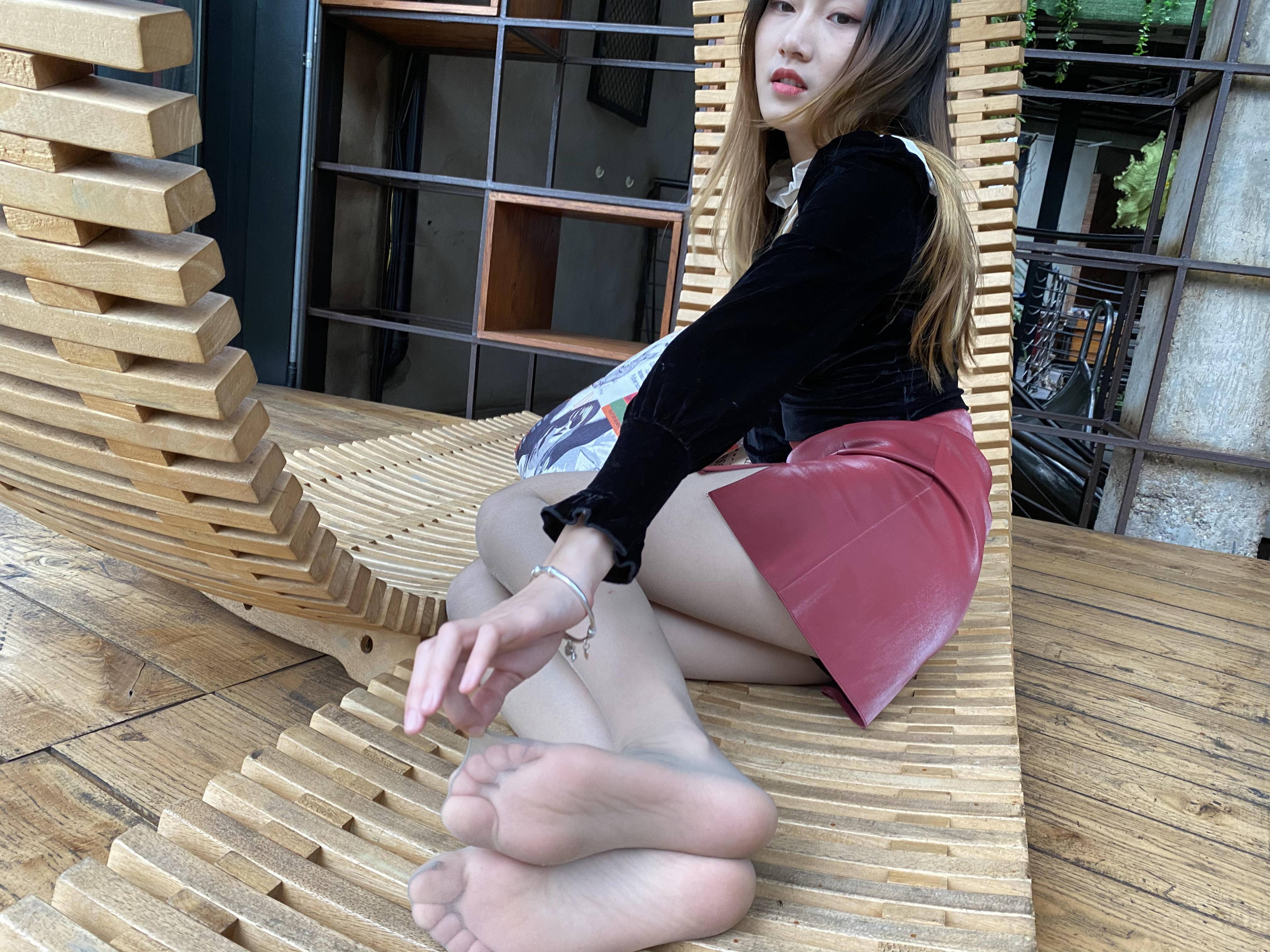 [慕丝女郎MussGirl] No.246 红色皮裙肉丝_第2张