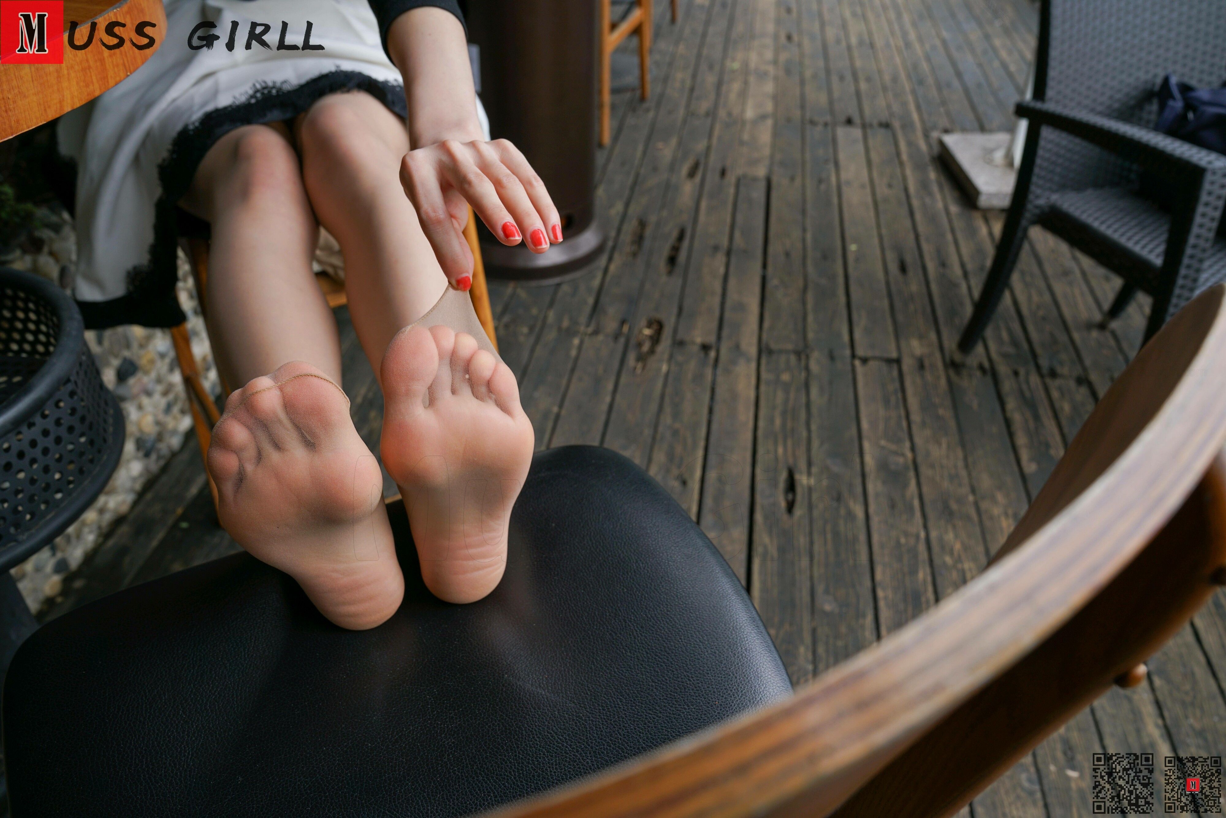 [慕丝女郎MussGirl] No.247 户外肉丝高跟_第3张