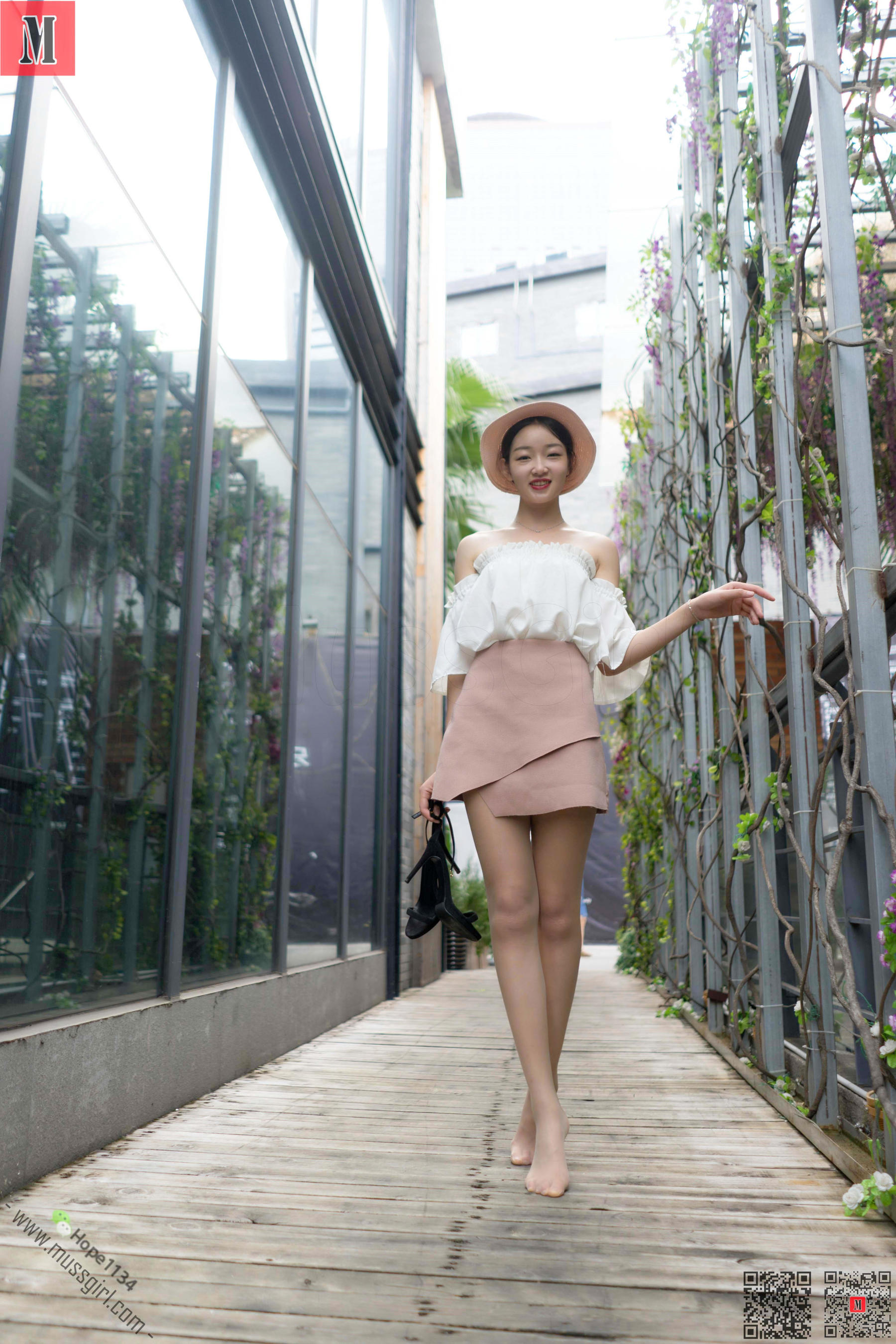 [慕丝女郎MussGirl] No.297 户外薄丝短裙_第1张