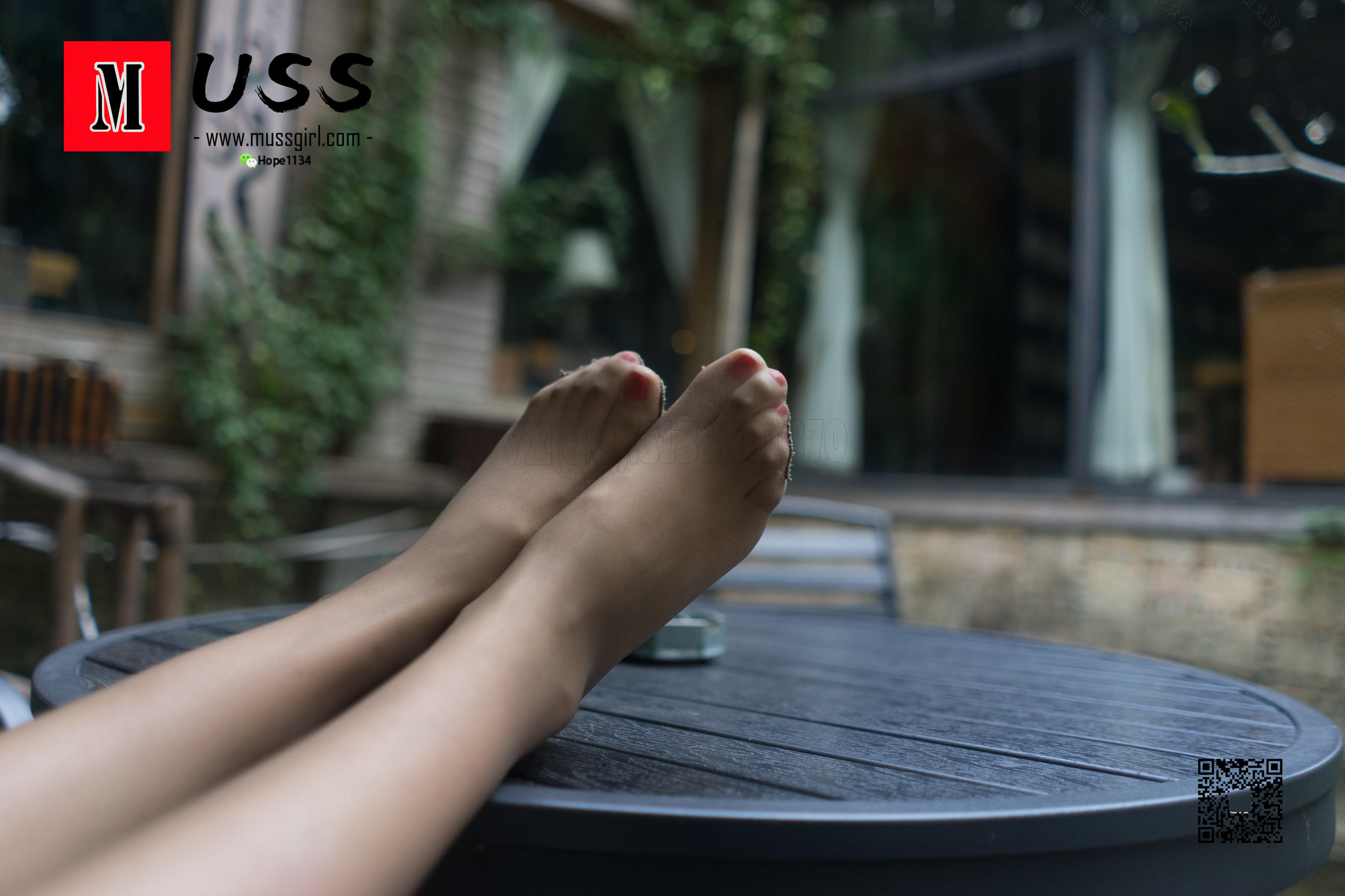 [慕丝女郎MussGirl] No.305 院落一角的黑丝足迹_第3张