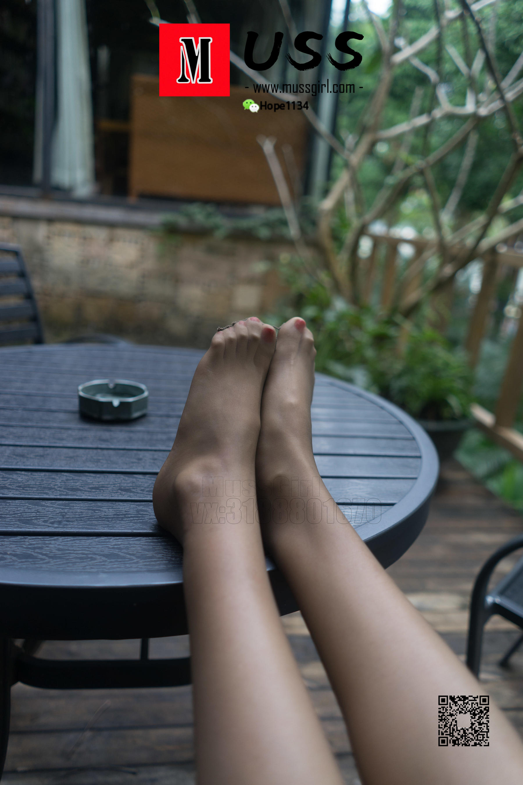 [慕丝女郎MussGirl] No.305 院落一角的黑丝足迹_第4张
