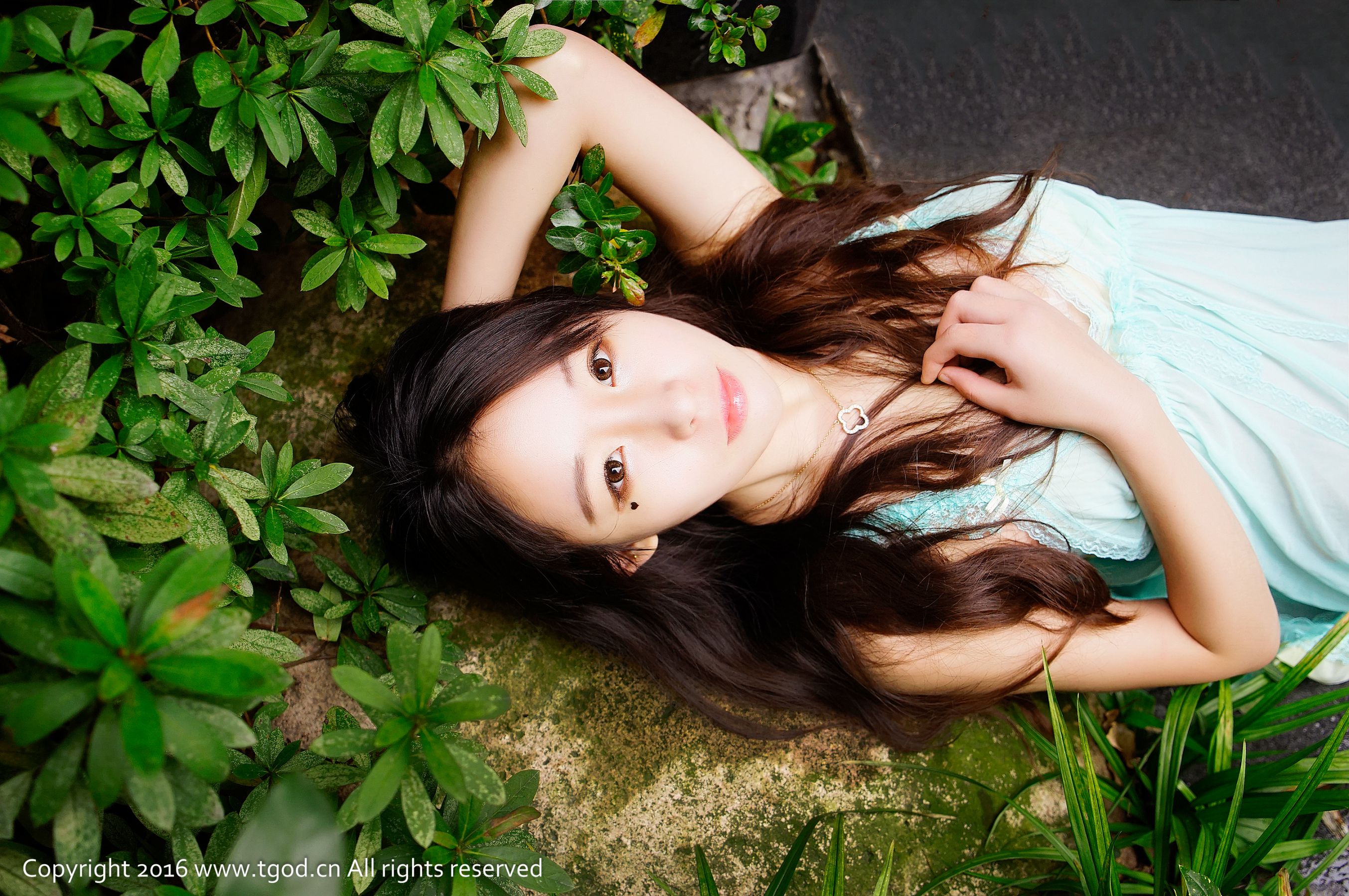 梓萱Crystal《裙摆与肚兜 大尺度温泉秀》 [推女神TGOD]_第1张