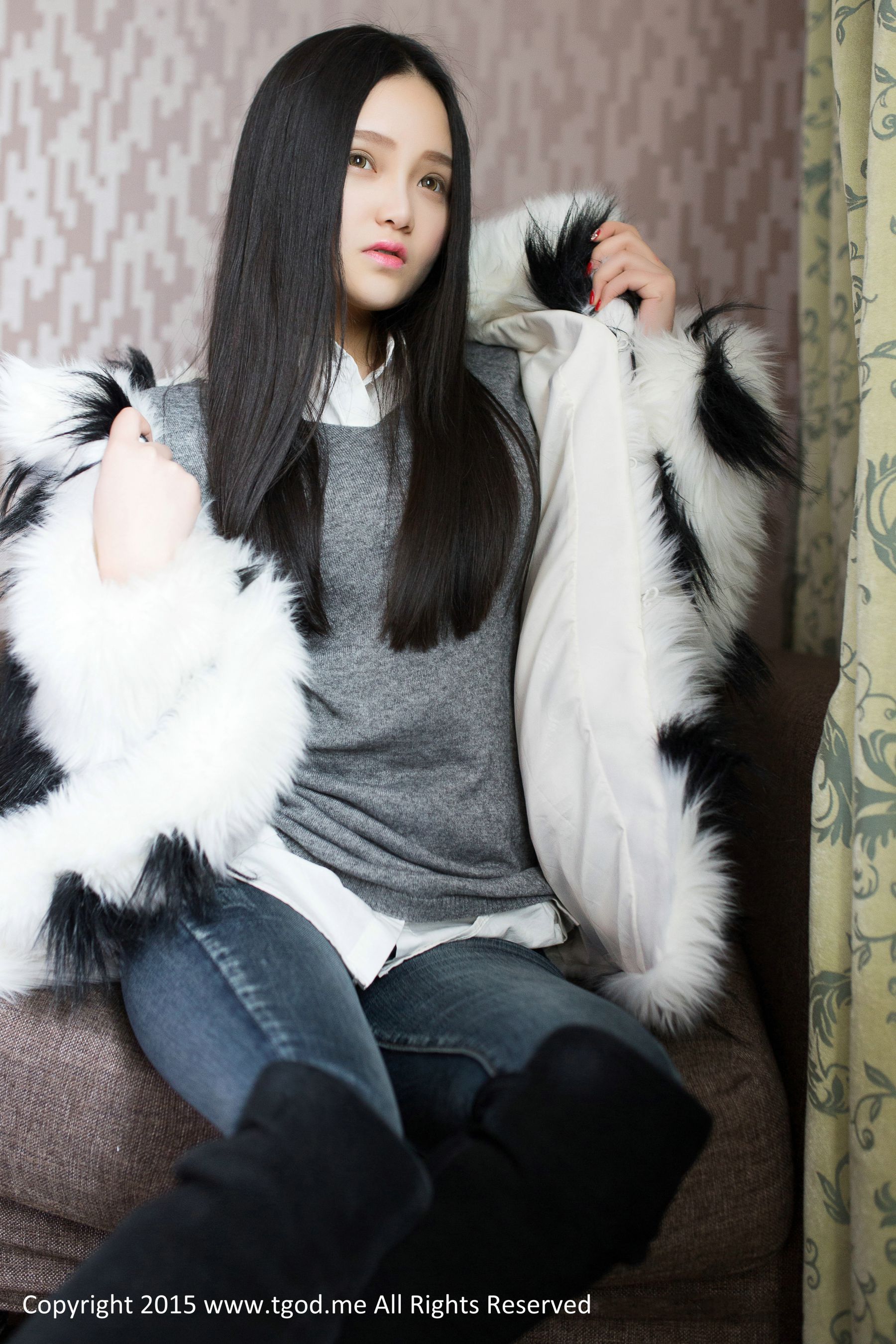 可爱女神佩佩Cassie 《皮草VS白衬衣》  [TGOD推女神] 写真集_第2张