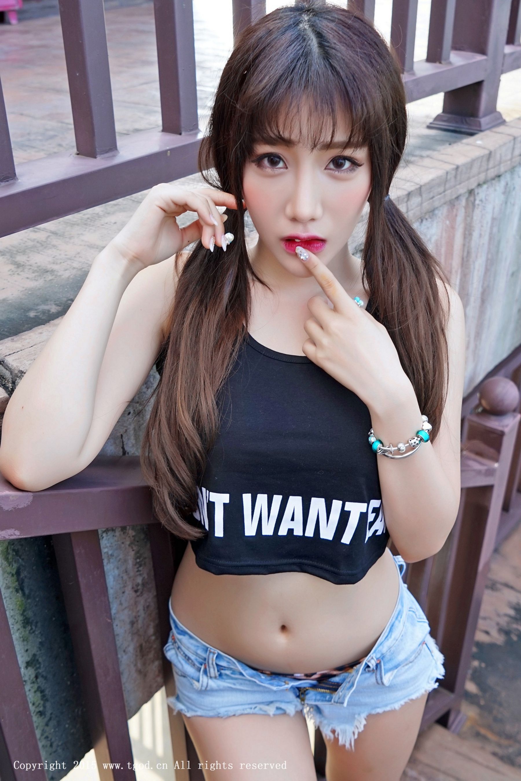 Akiki朱若慕《云曼旅拍》牛仔热裤、薄纱妹子系列 [TGOD推女神] 写真集_第1张