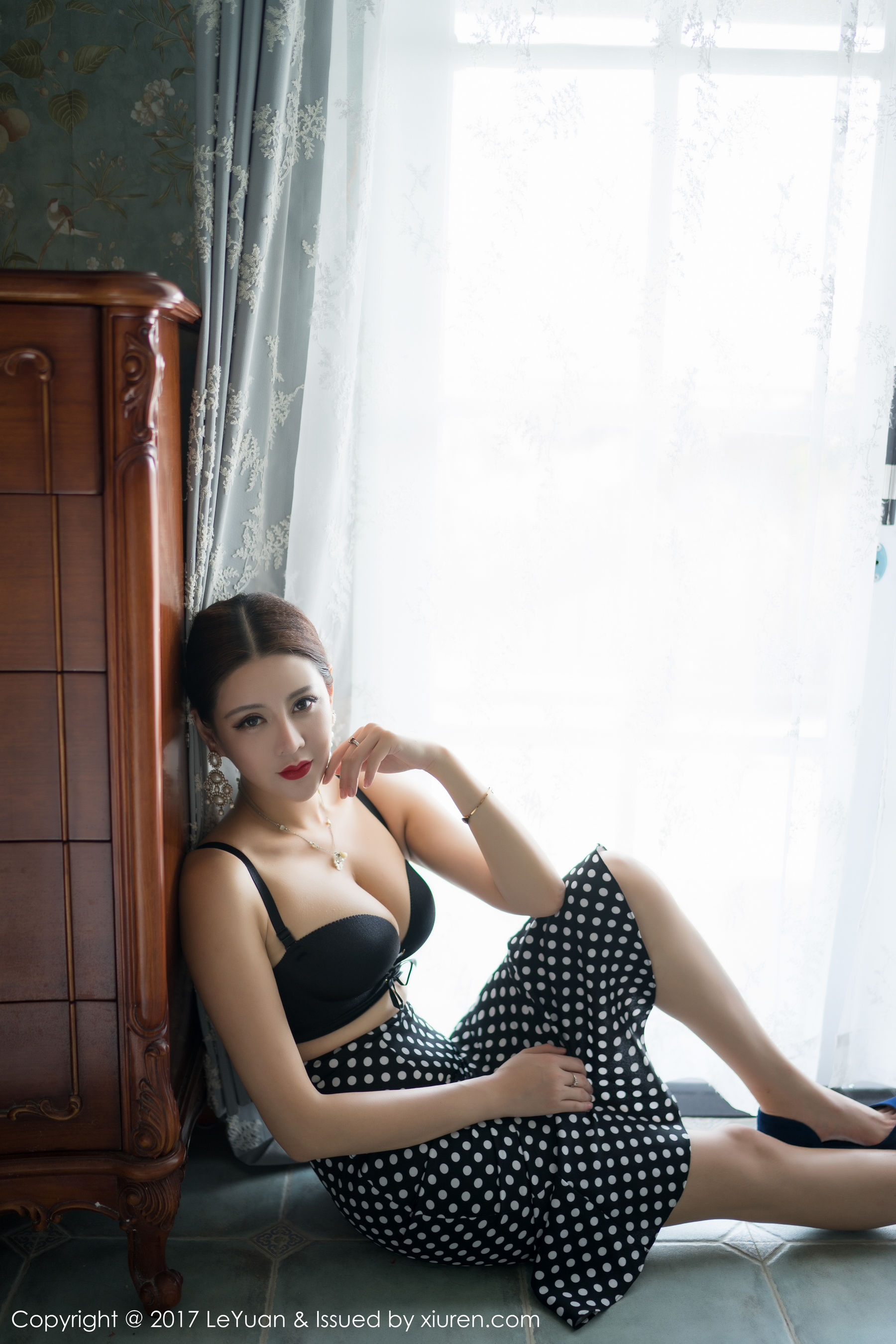 美希子《绝佳身材、一双玉兔呼之欲出》 [星乐园LeYuan] VOL.041_第1张