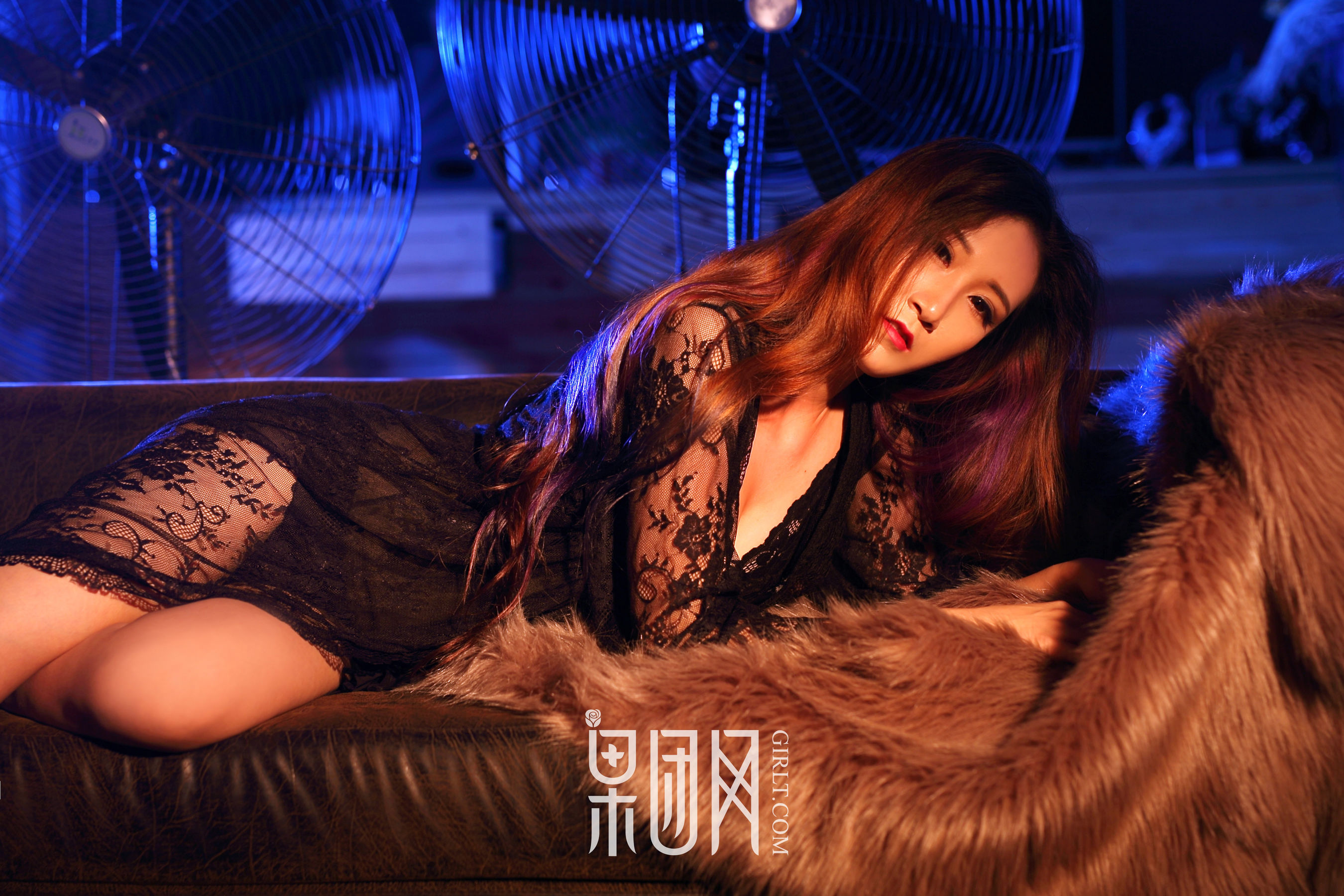 Miss琪《小蛮腰 护士服翘臀半裸》 [果团网Girlt] No.007_第1张