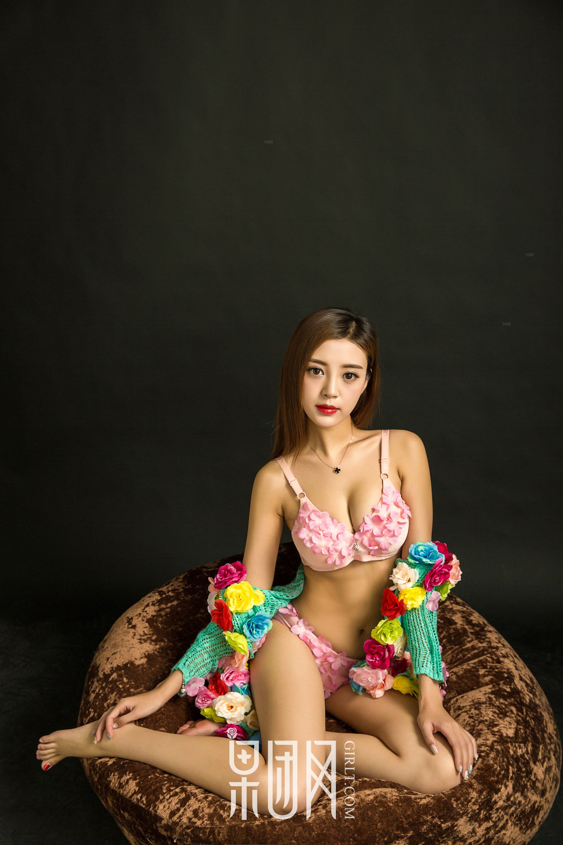 颤颤《温柔少女蜜球》 [果团网Girlt] No.051_第1张