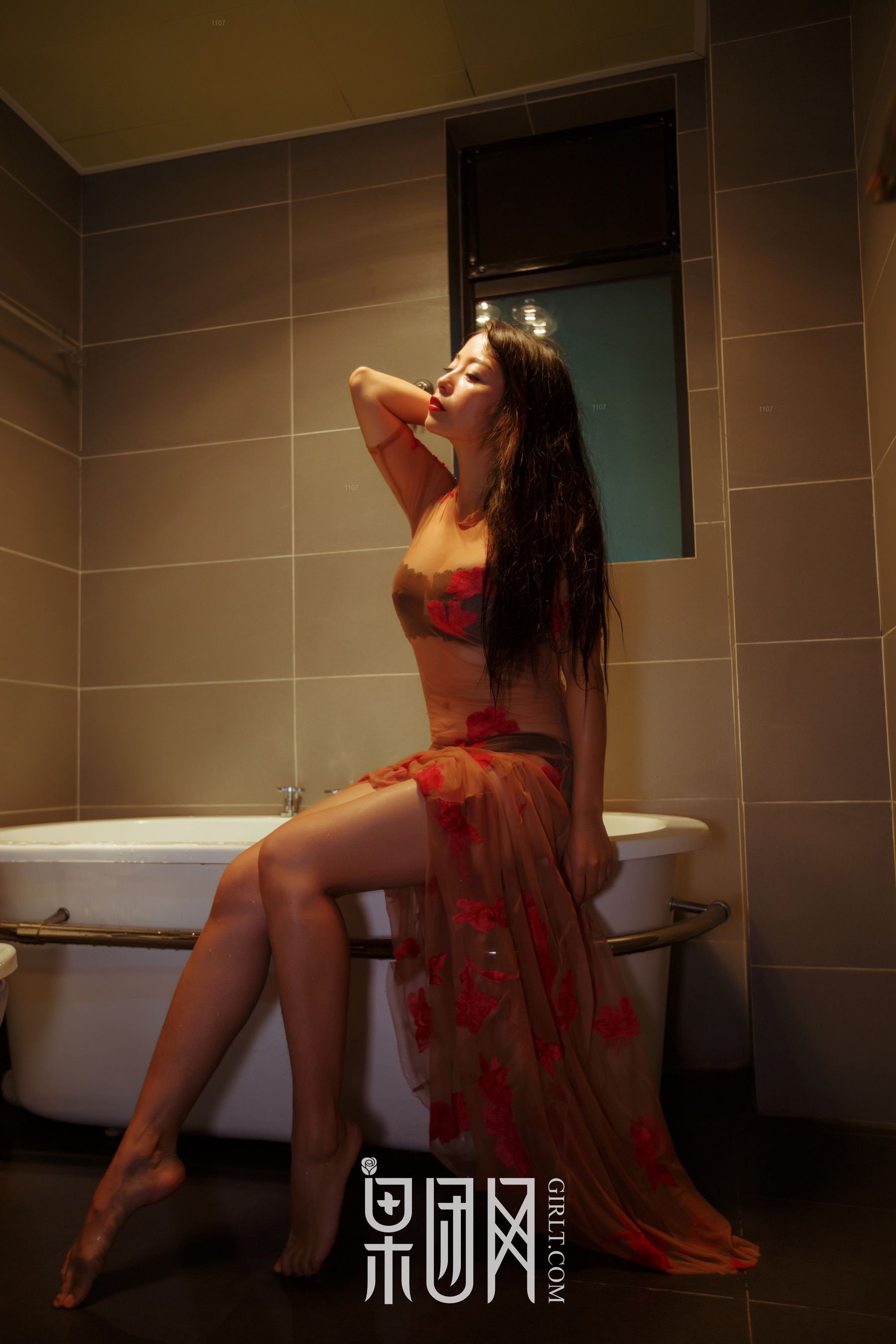 凤萧兮红霓裳，拥雪成峰兮玉无瑕 [果团网Girlt] NO.074_第2张