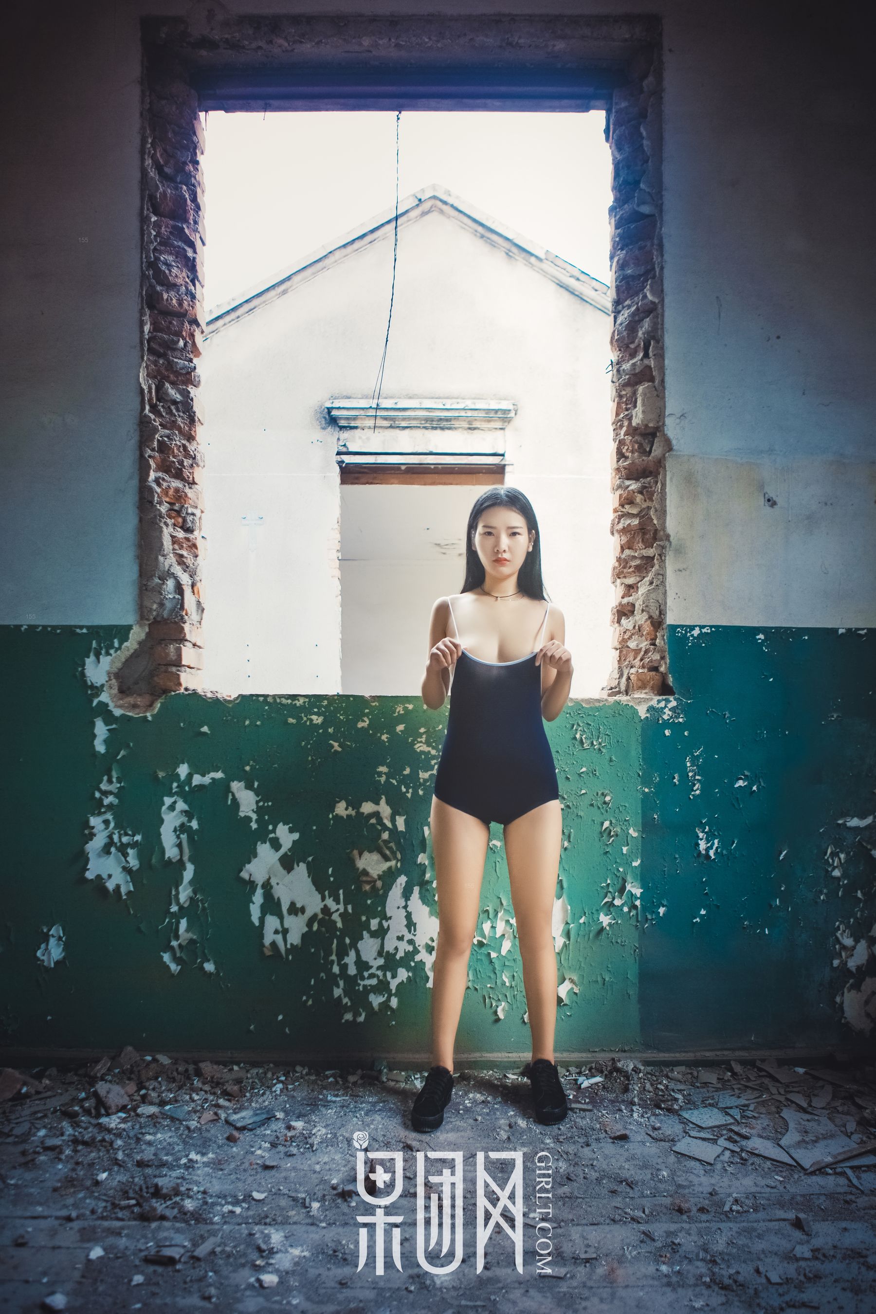 寂静破败的老房子里，正在上演一场香艳大戏！ [果团网Girlt] NO.089_第1张