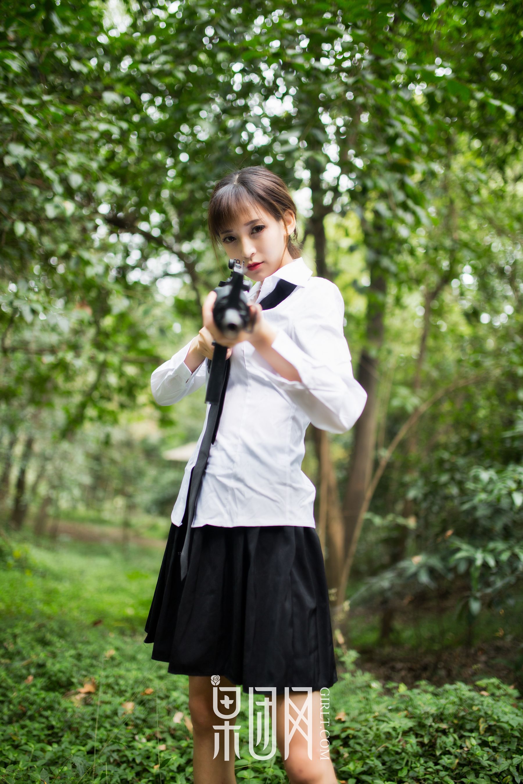 蘑菇《美女野外激战，性感撩人！》 [果团网Girlt] NO.109_第1张