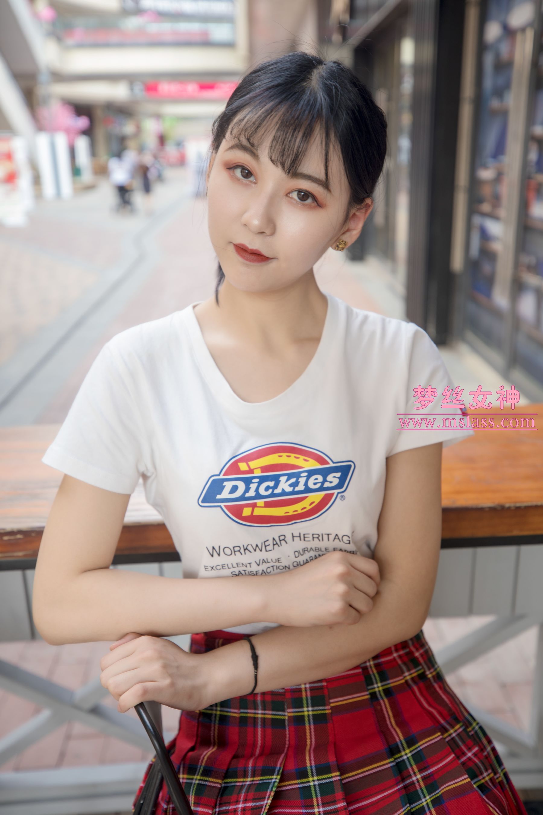 [梦丝女神MSLASS]  可岚 油光丝袜的少女_第3张