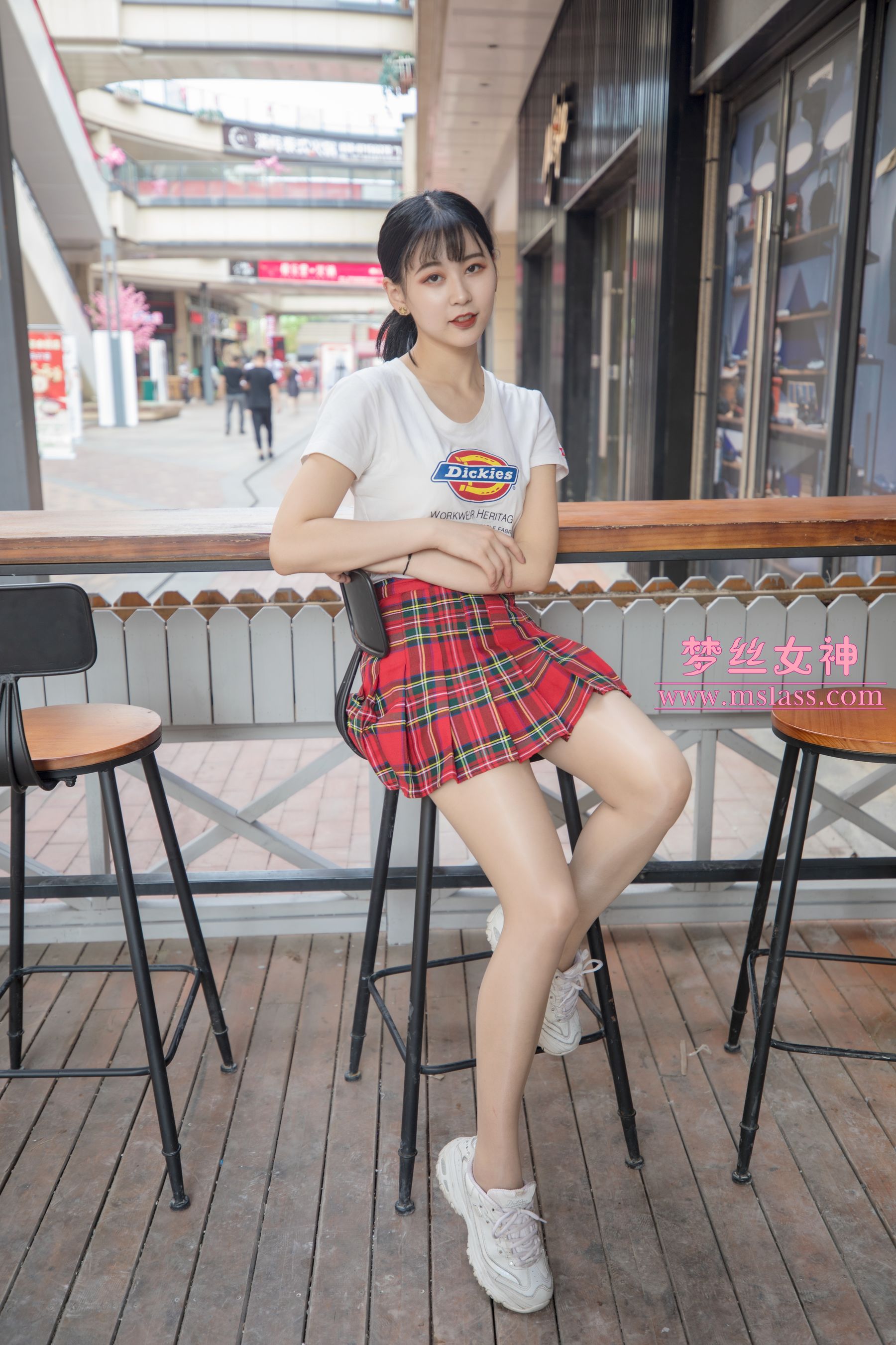 [梦丝女神MSLASS]  可岚 油光丝袜的少女_第4张